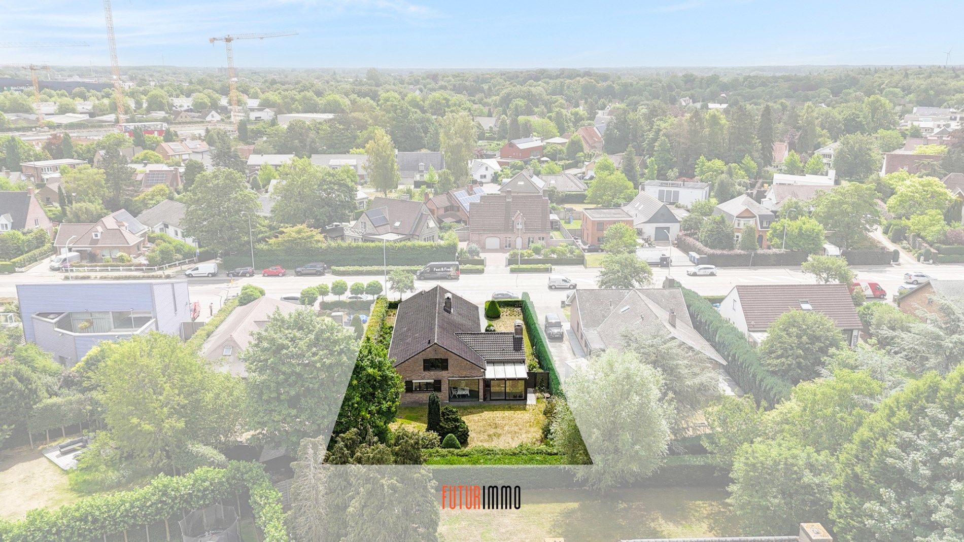 Open bebouwing met garage en ruime tuin foto 21