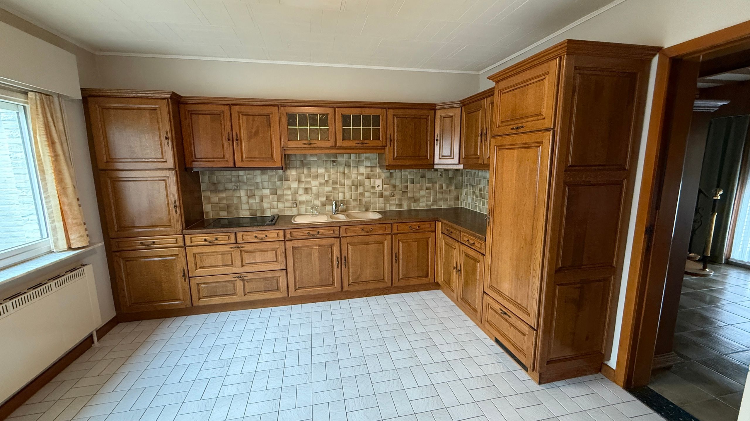 Goedgelegen woning met handelsruimte foto 6