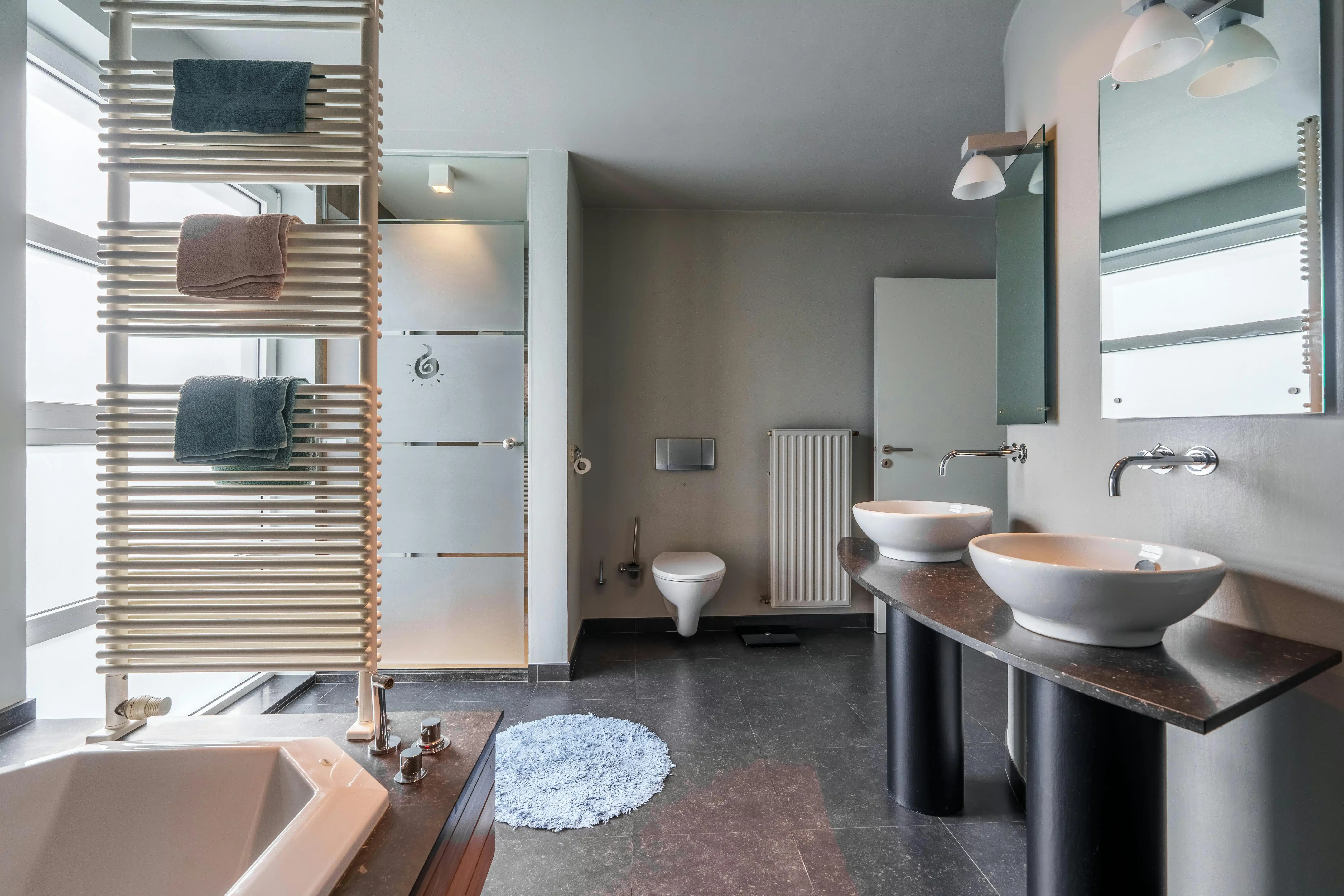 Villa op 2300 m² en vier slaapkamers te koop in Heule! foto 18