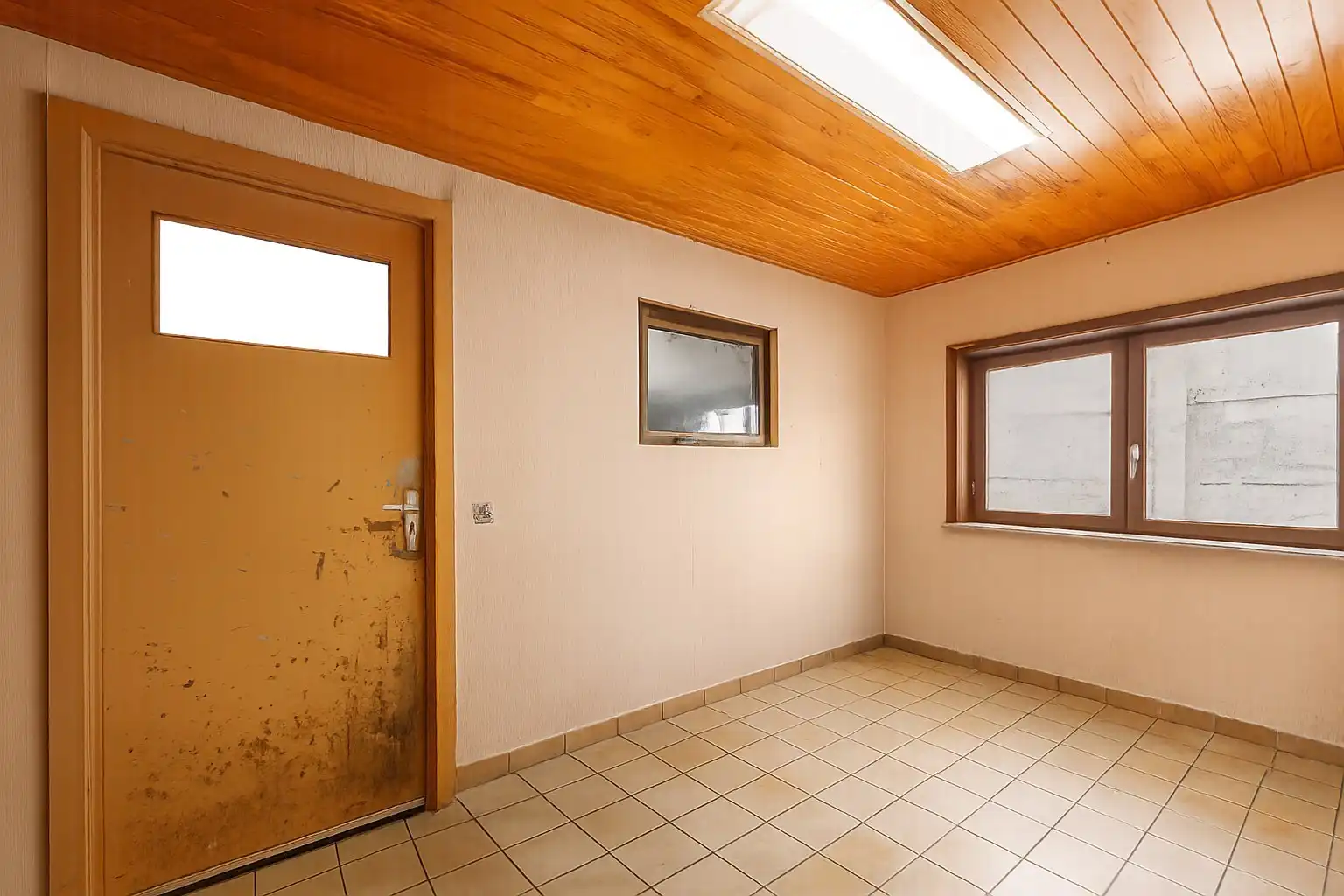 GROTENDEELS GERENOVEERDE GEZINSWONING 2006 MET 3 SLPKS EN TUIN foto 11