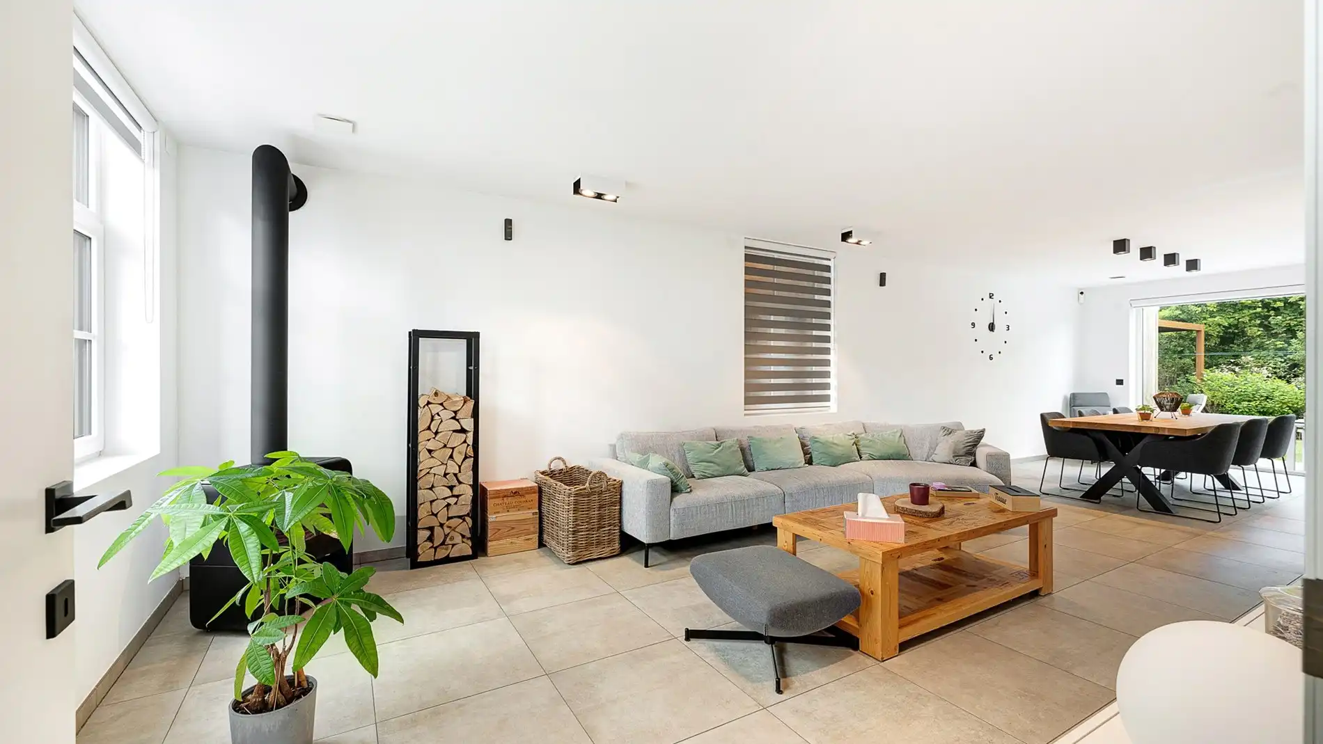 Recente woning met parking en tuin te Moerkerke-Damme foto 3