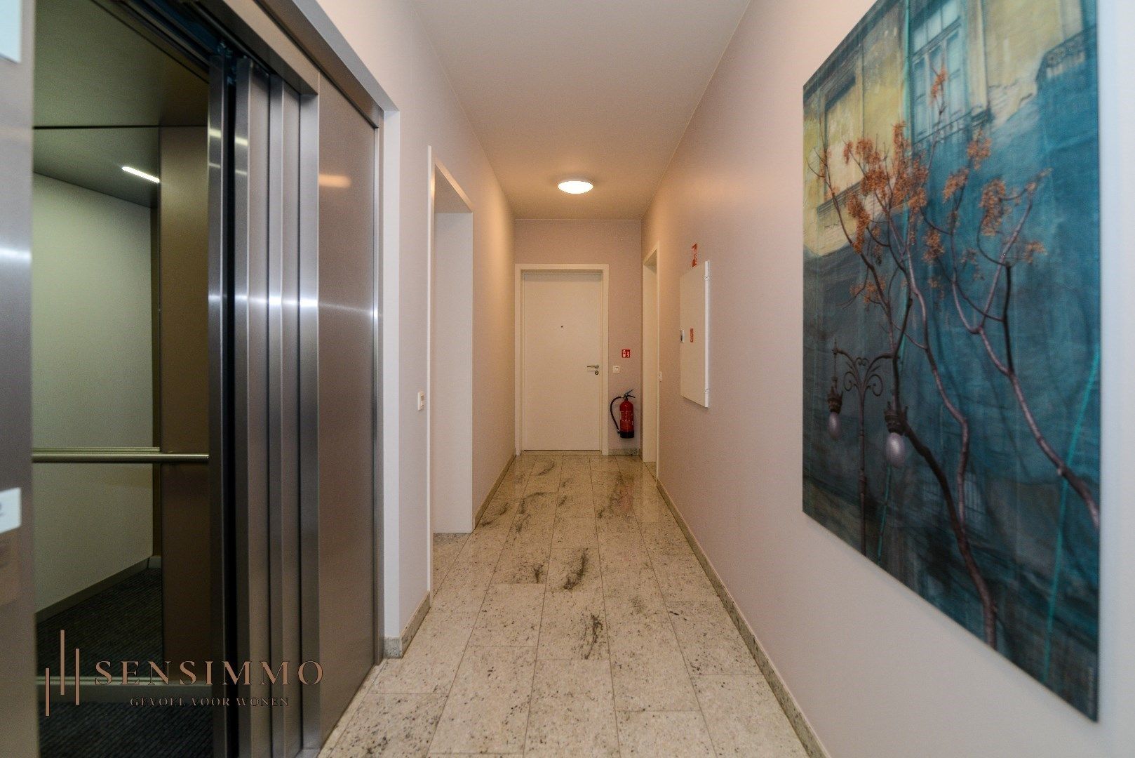 Ultra luxe 3 slaapkamerappartement met terras en parking in Genk centrum foto 18