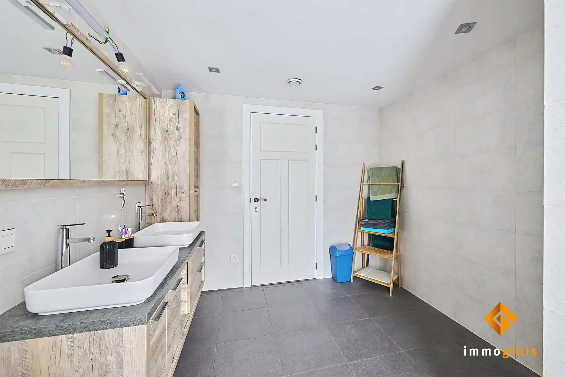 Recente woning met 3 slaapkamers op een mooi perceel van 4a12ca, in een rustige, kindvriendelijke en groene omgeving. foto 17