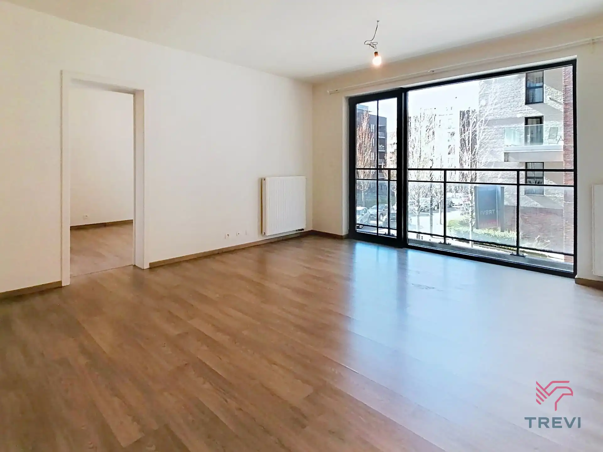 Ongemeubileerd appartement met 1 slaapkamer foto {{pictureIndex}}