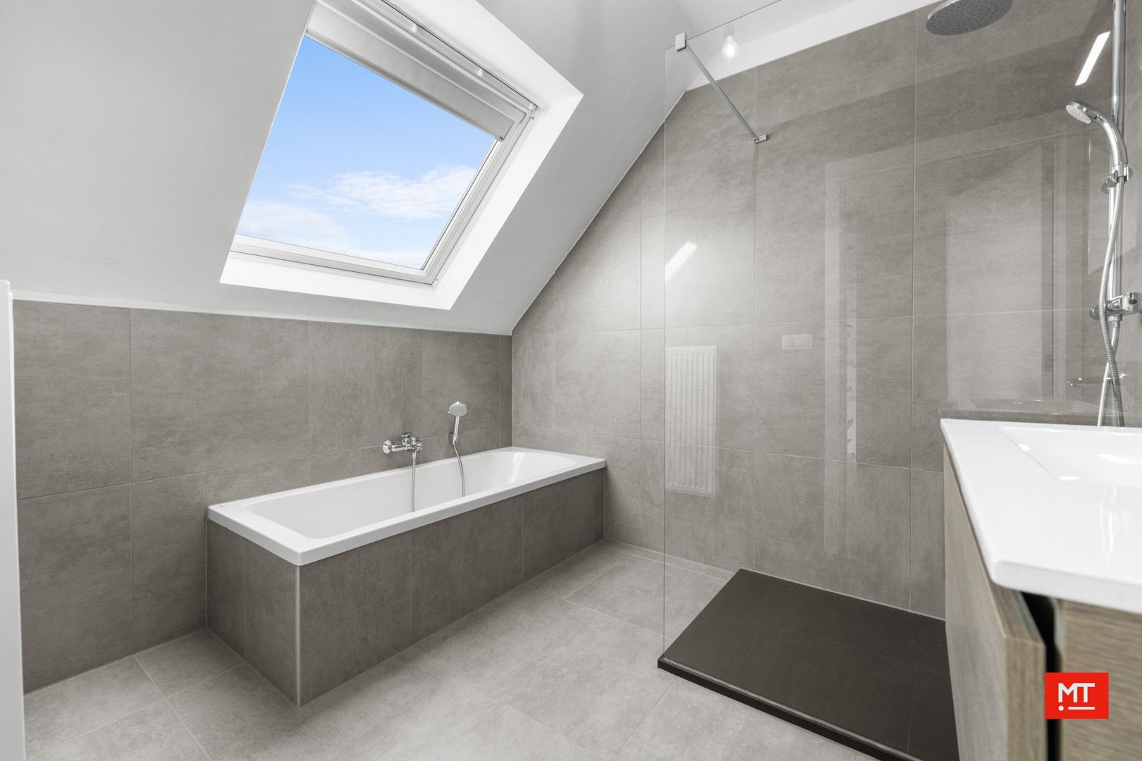 Instapklaar appartement met 2 slaapkamers en Zuidgericht terras te koop in het centrum van Zonnebeke foto 9