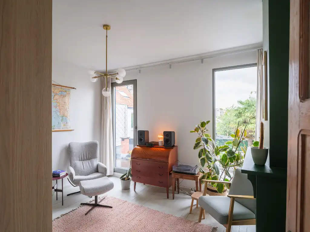 Charmante rijwoning met drie slaapkamers en een geborgen, gezellige buitenruimte foto 11