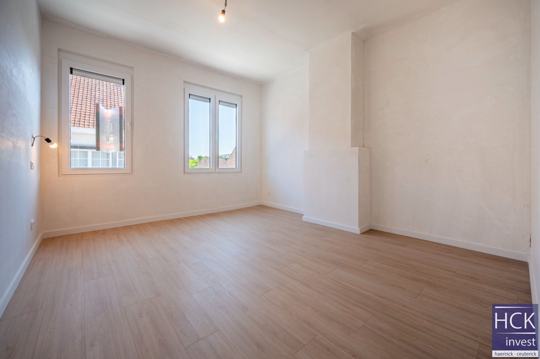 WAREGEM - Nieuw gerenoveerde woning met 2 SLPK. in hartje Waregem! foto 11