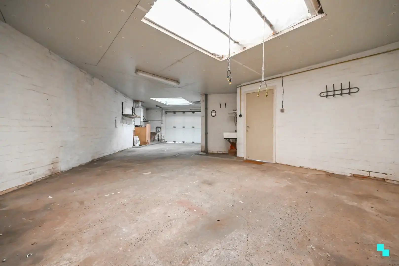 Te renoveren woning met riante garage te Bosmolens foto 10