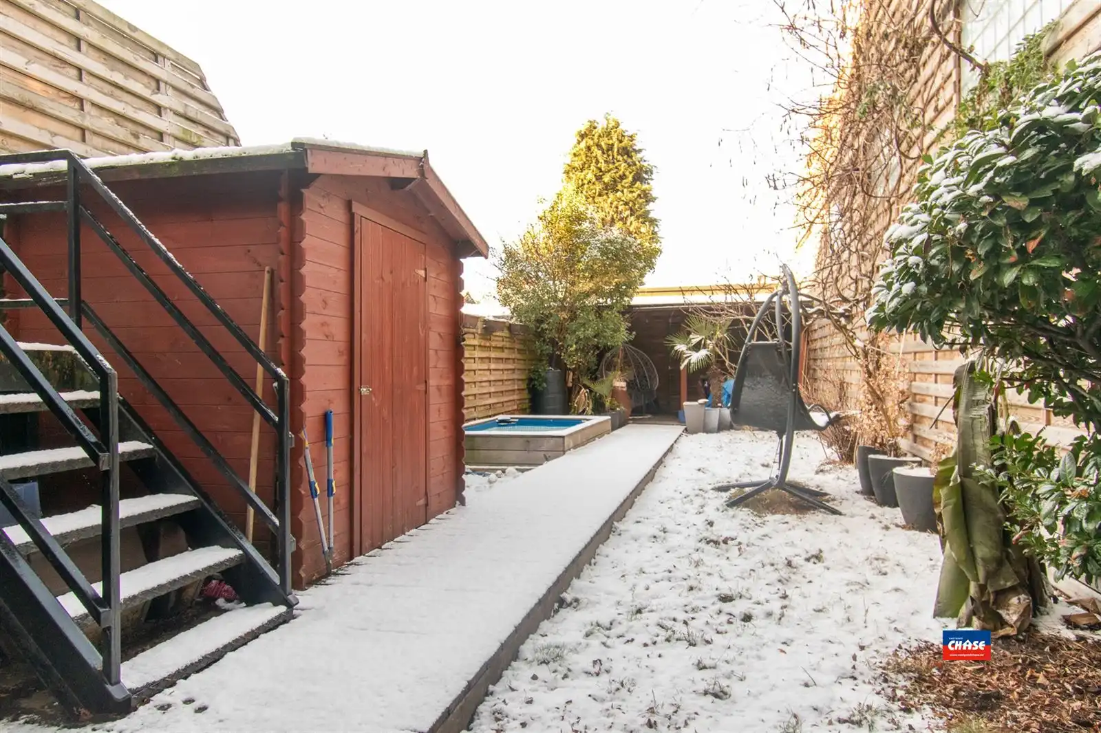 Bel-étage met 4 slaapkamers, 2 badkamers, kantoorruimte, garage en tuin. foto 24