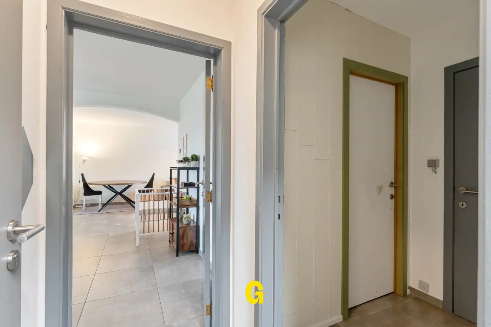 Netjes gerenoveerd twee slaapkamer appartement met terras en 2 standplaatsen in een kleinschalige residentie te Rijkhoven foto 2