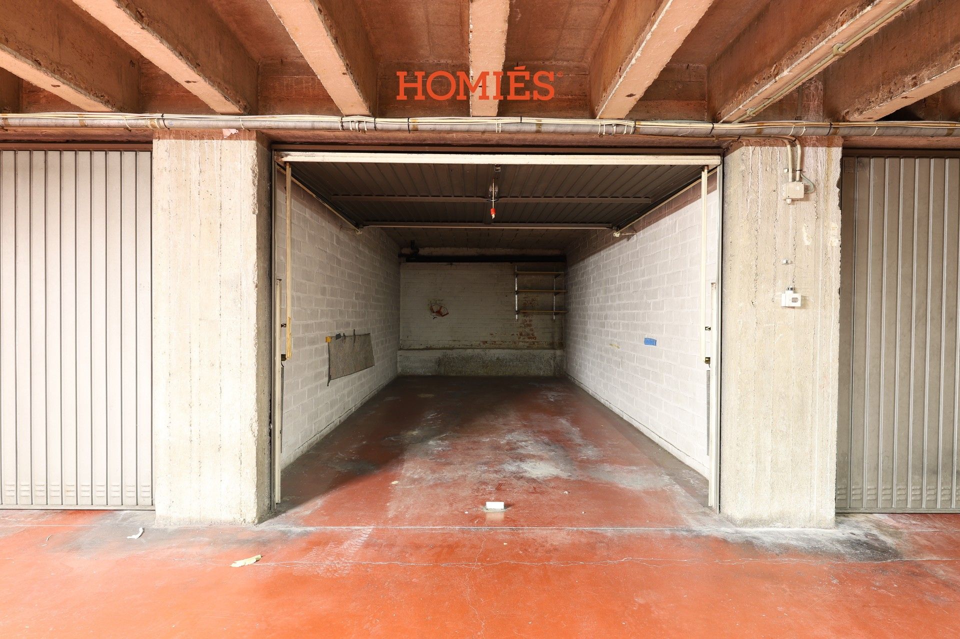 Ondergrondse garagebox vlakbij het station foto {{pictureIndex}}