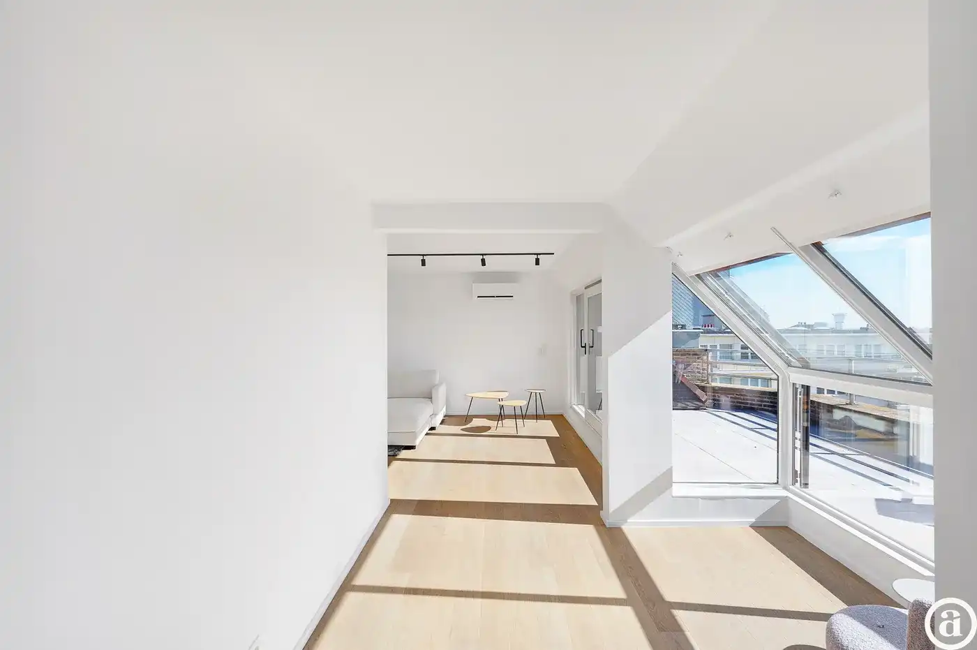 Ruim duplexappartement met 4 slaapkamers en zonneterras.  foto 8