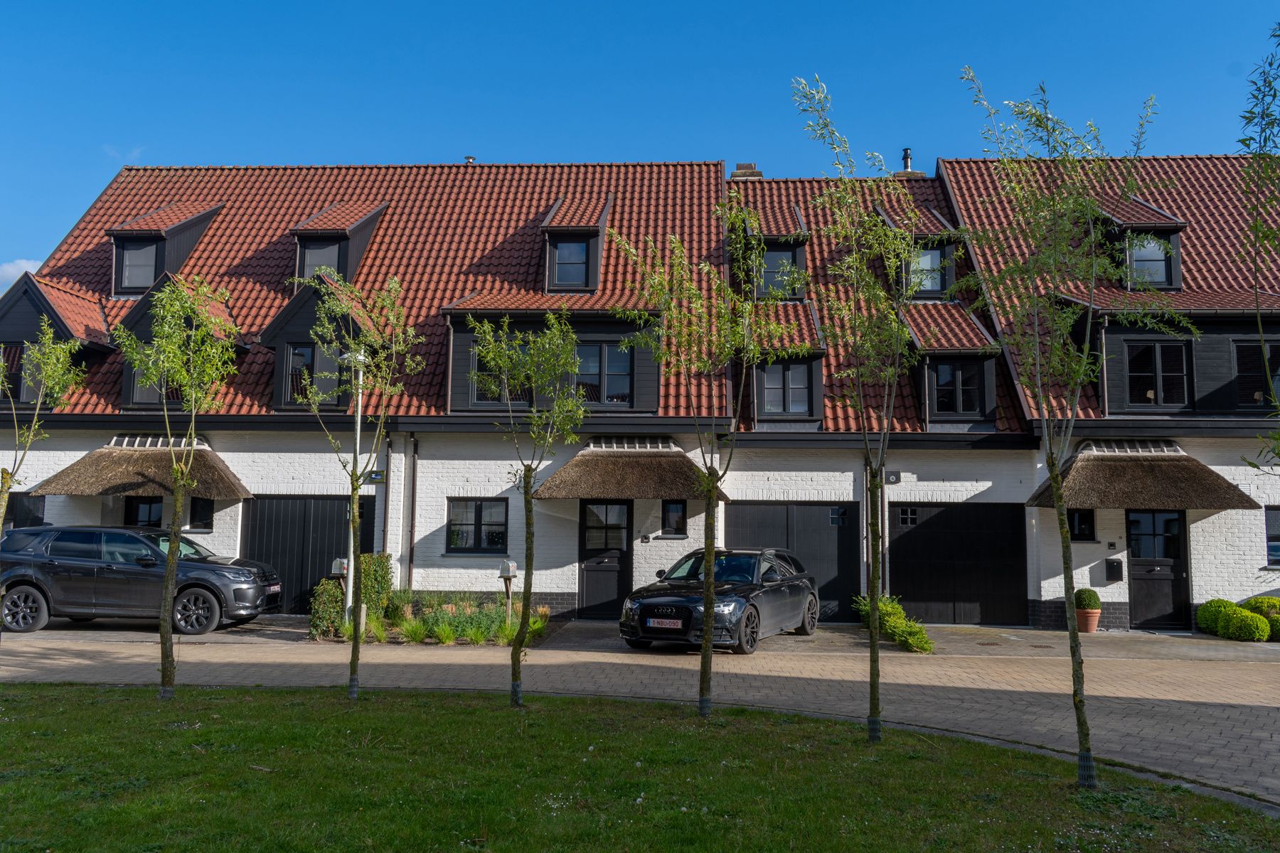 Mooi recente woning, rustig gelegen in woonerf Middelhoek foto {{pictureIndex}}