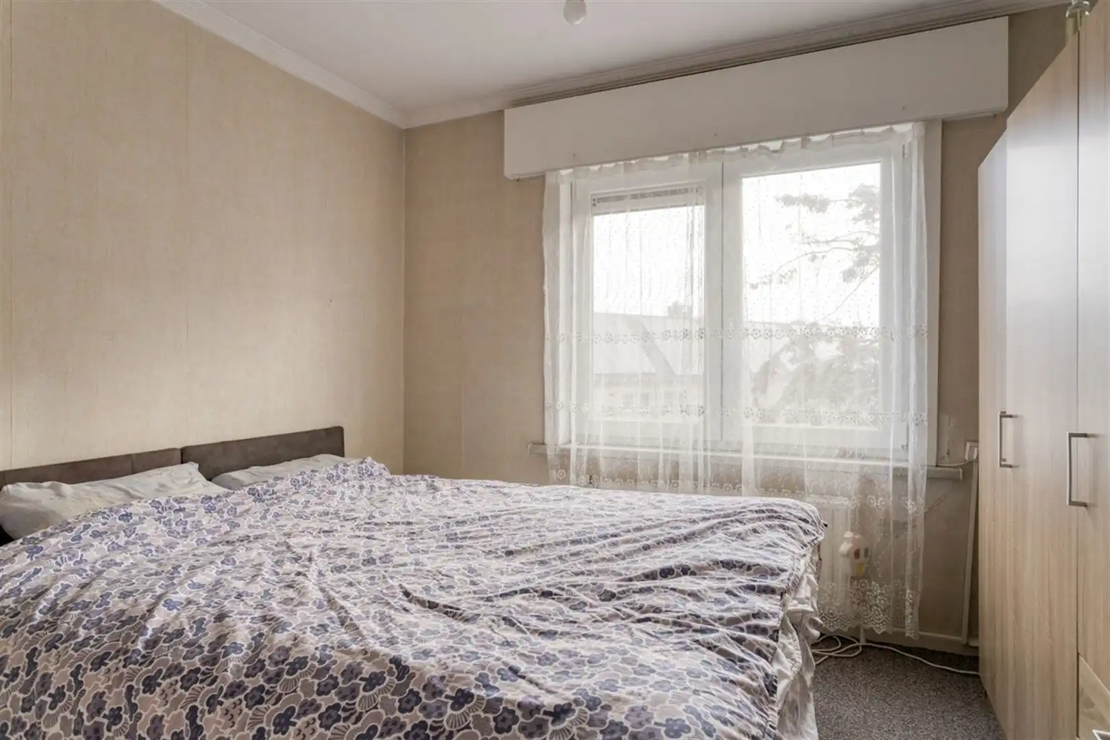 Ruime hoekwoning met 3 slaapkamers, grote zolder en 4 garages. foto 16