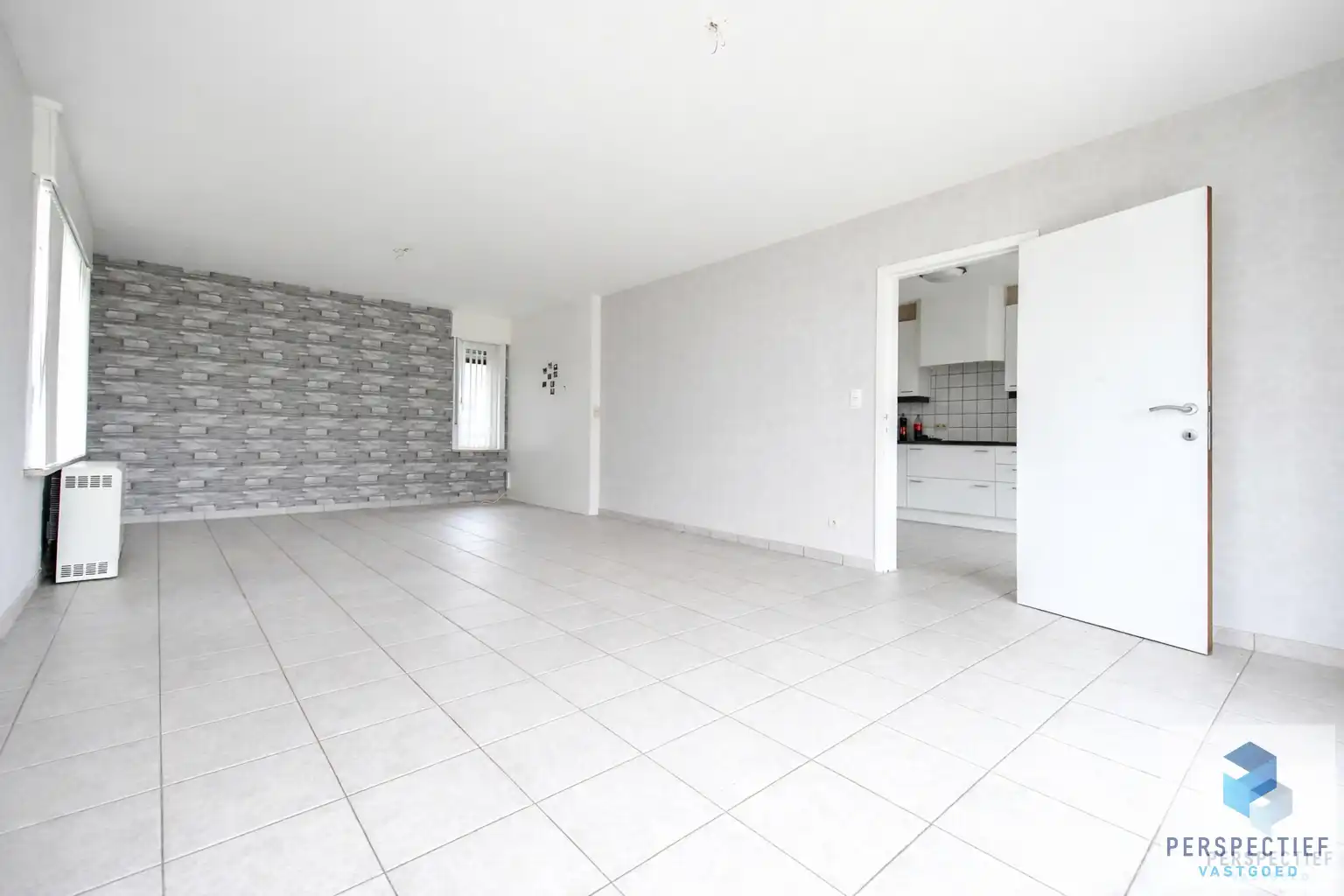 Opvallend ruime en lichtrijke villa met 5 slpks en grote tuin in een landelijke omgeving foto 4