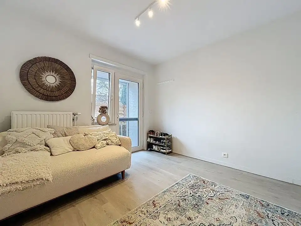 Gerenoveerd hoekappartement GLV  (2 slpks + dressing/bureau/babykamer) met tuin en garage foto 24