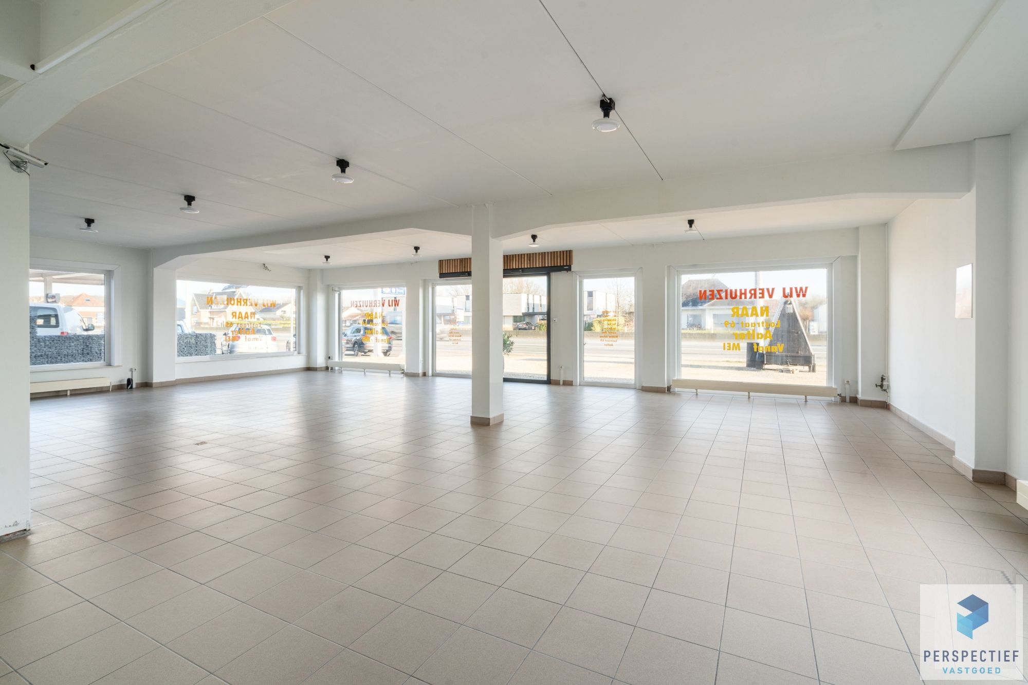 Handelspand met Winkelruimte, Magazijn en Woonst op 1.682 m² foto 14