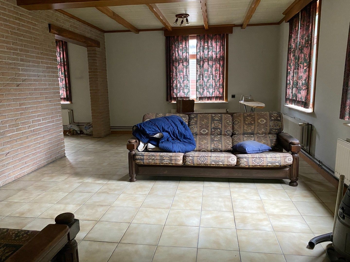 Hoeve met stallingen, bijhuis en grote schuur op een ruim perceel in Lembeke foto 11