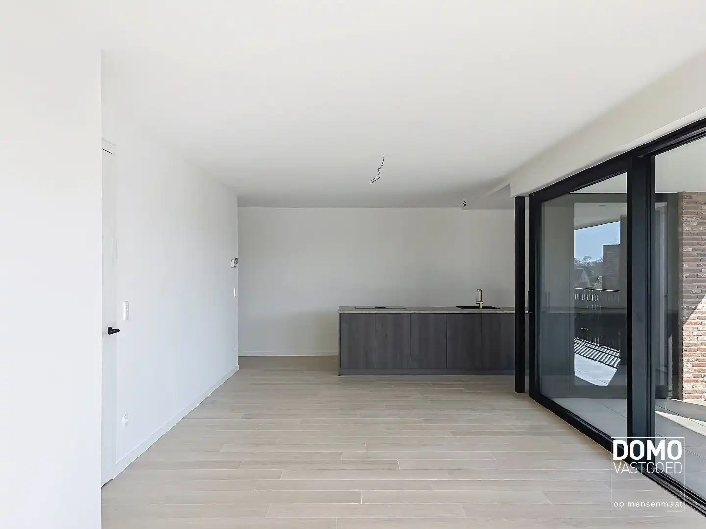 RUIM APPARTEMENT MET PRACHTIG TERRAS, LIFT EN GARAGEBOX IN CENTRUM KERMT foto 5