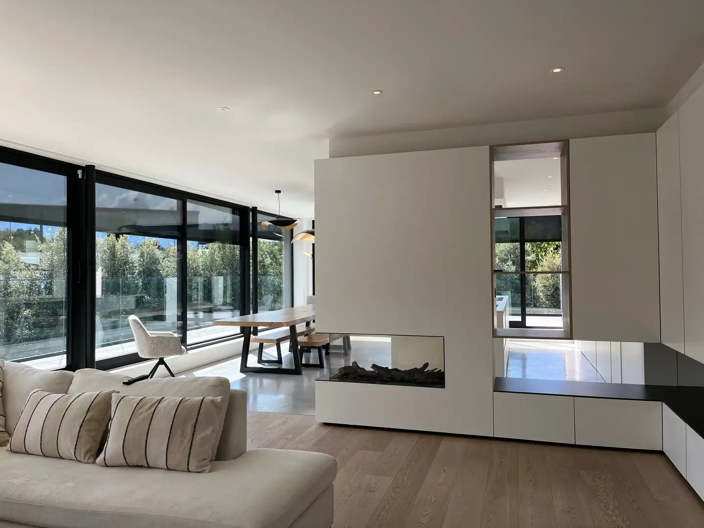 Recent gebouwde, energiezuinige villa gelegen in een rustige dreef van een centraal gelegen villawijk te Knokke-Heist. foto 5