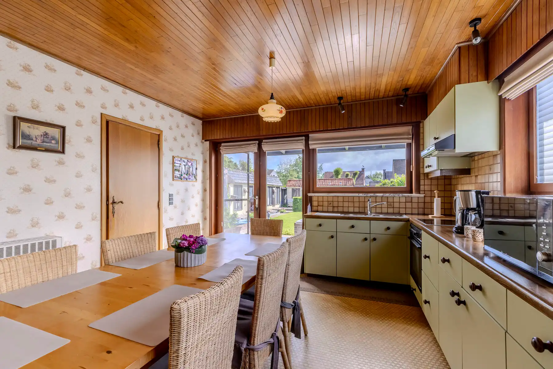 Onderhouden laagbouwwoning met 3slpk, garage en tuin foto 11