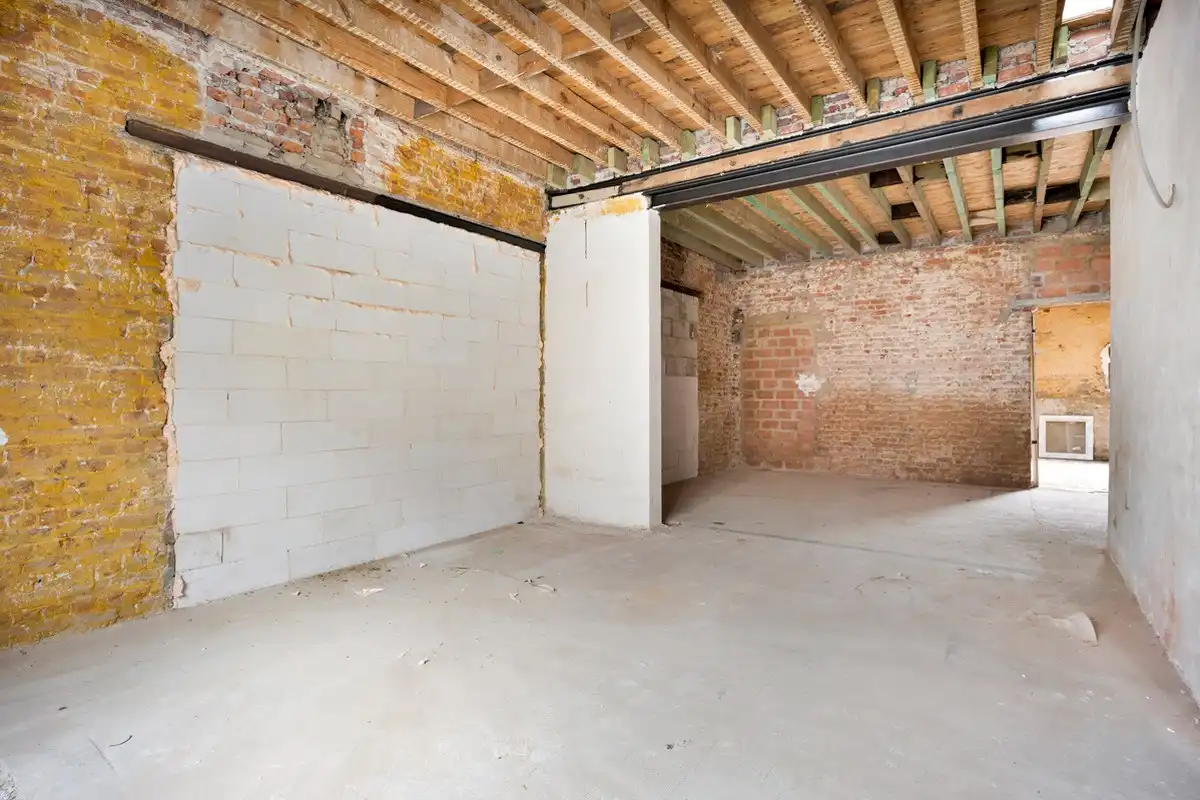 OPTIE        Te renoveren stadswoning foto 2