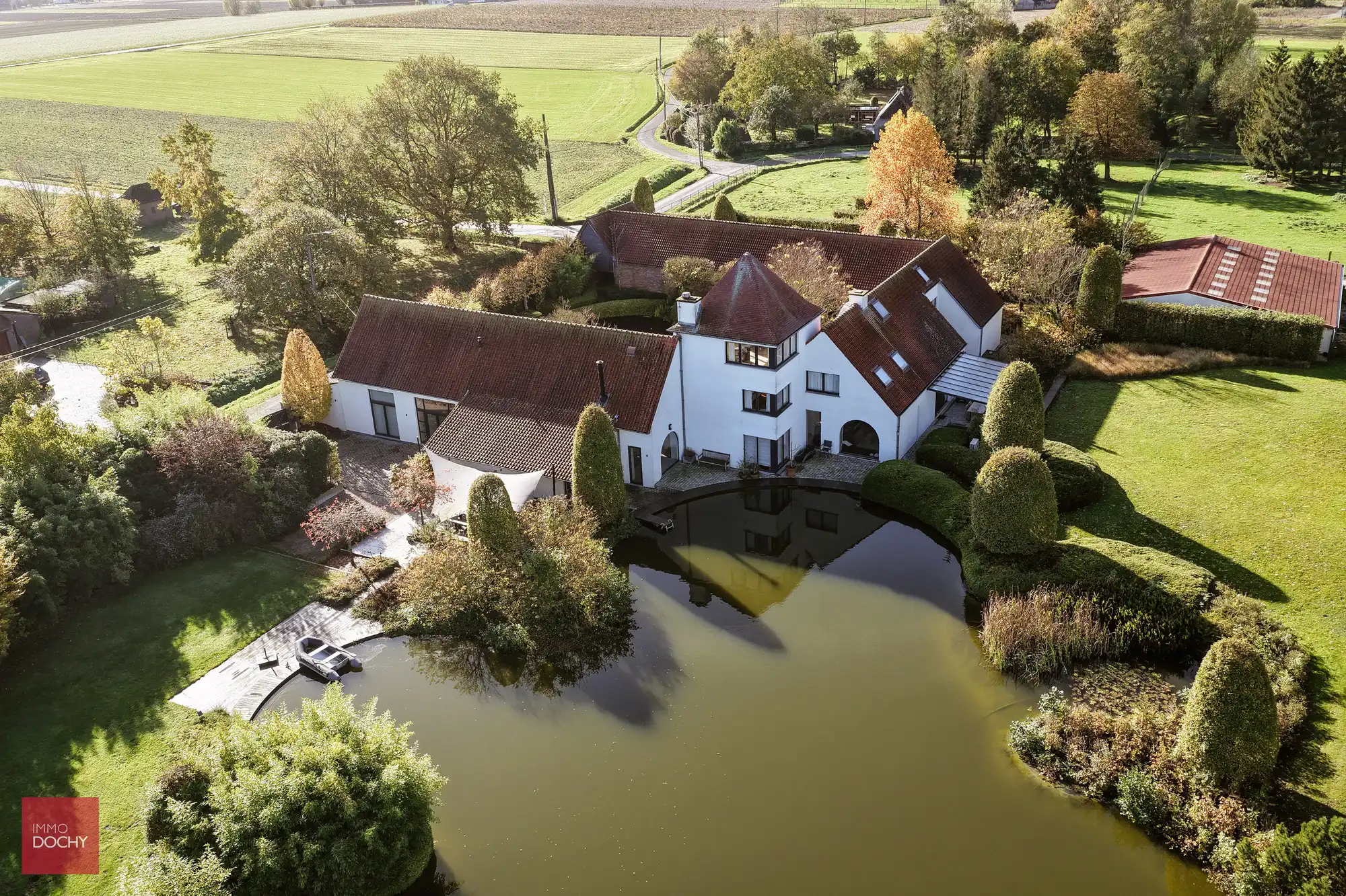 Zeer rustig gelegen vierkantshoeve met vergunde volumes foto 3