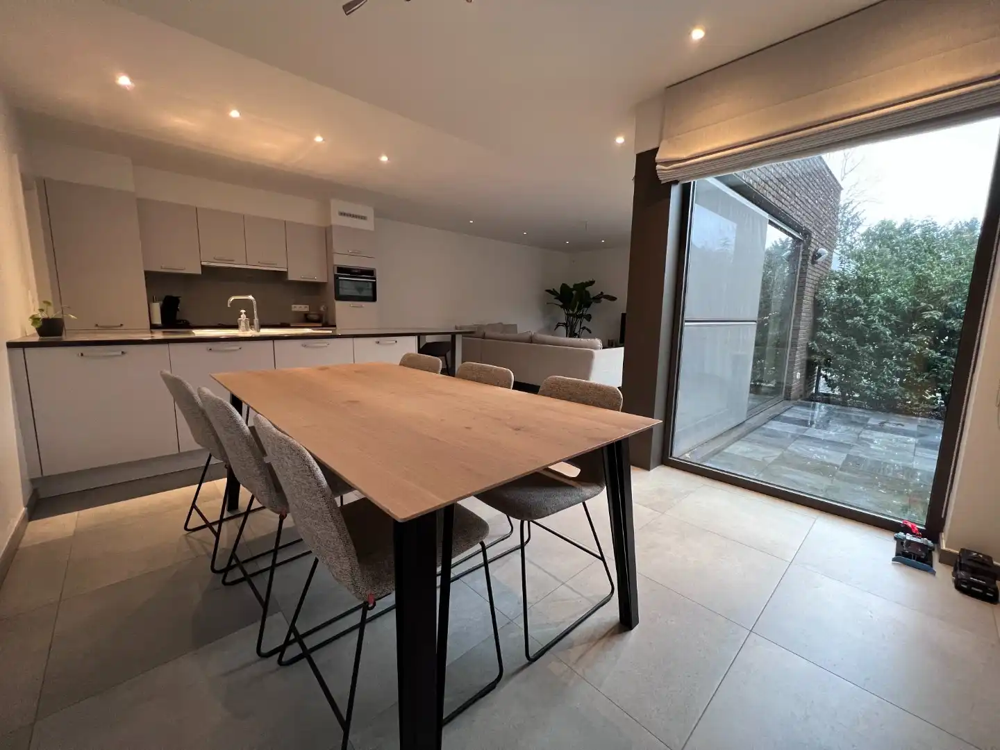 Modern energiezuinig appartement met 2 slaapkamers, terras en inpandige garage in Lievegem foto 3