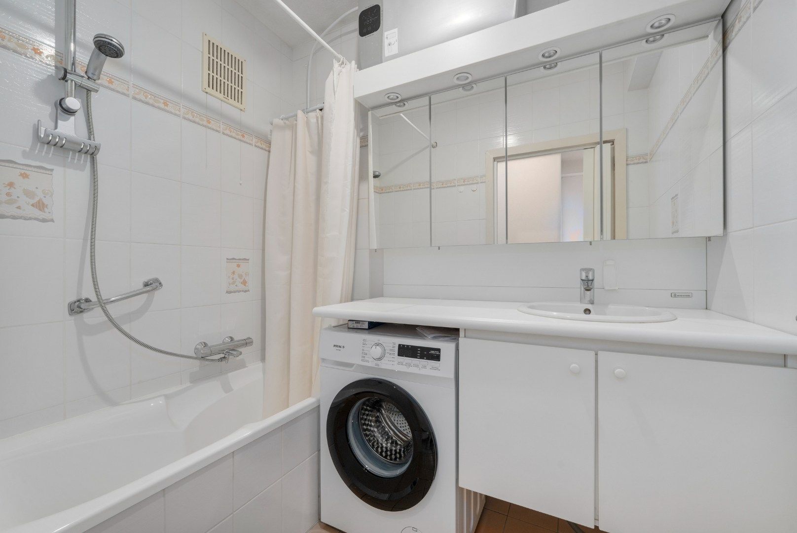 Instapklaar en lichtrijk appartement met twee terrassen in het centrum van Oostende foto 12