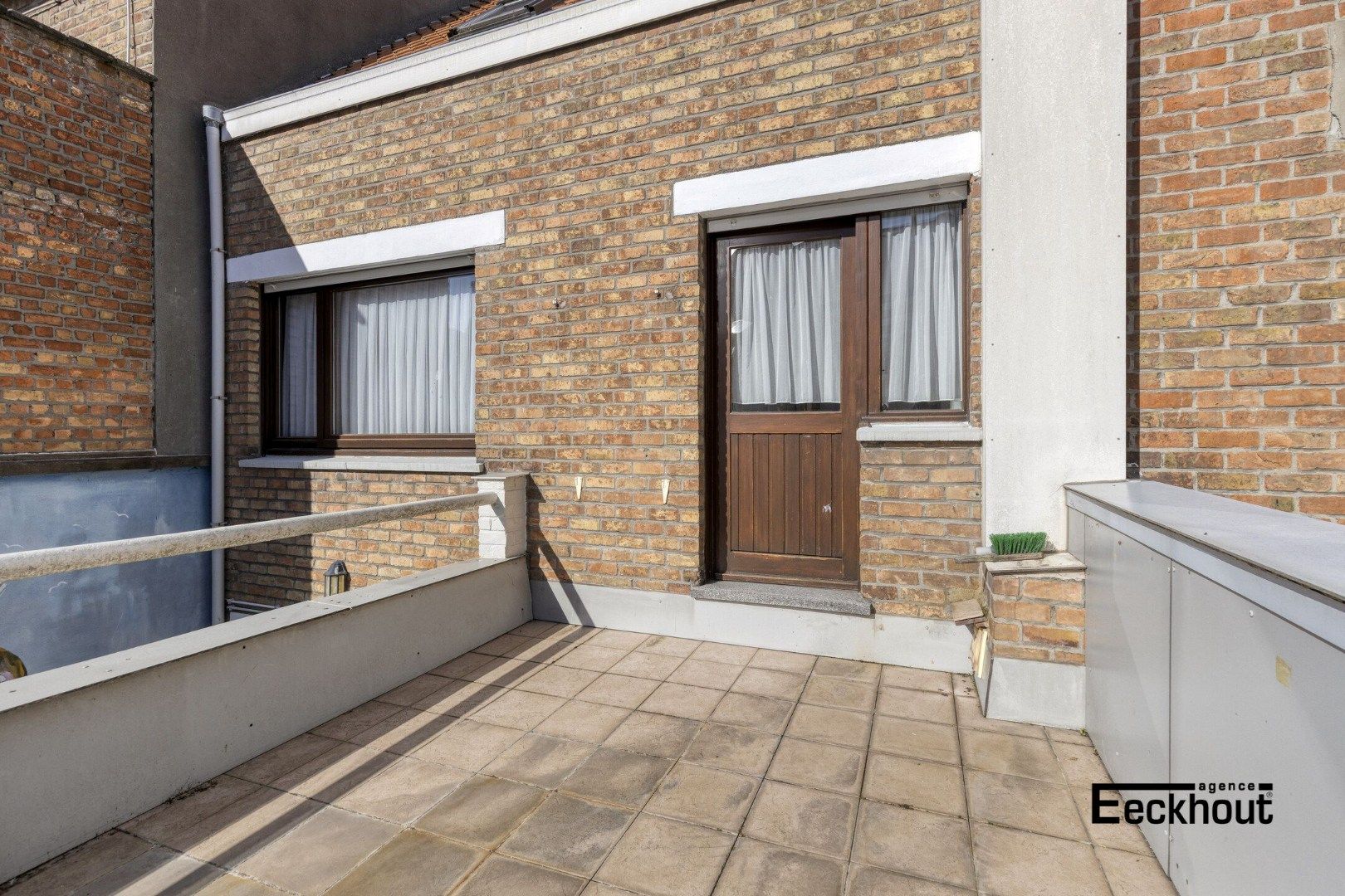 Ruime woning met zonnige koer op enkele passen van het strand! foto 17
