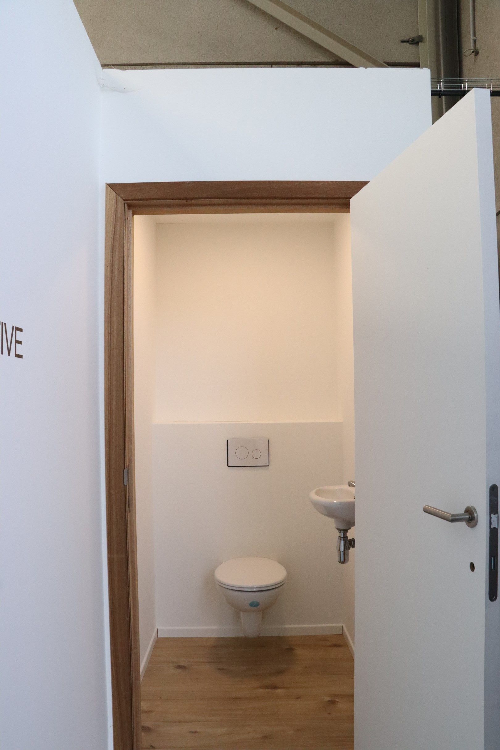 Nieuwbouwmagazijn van 187 m² met commerciële etalage foto 10