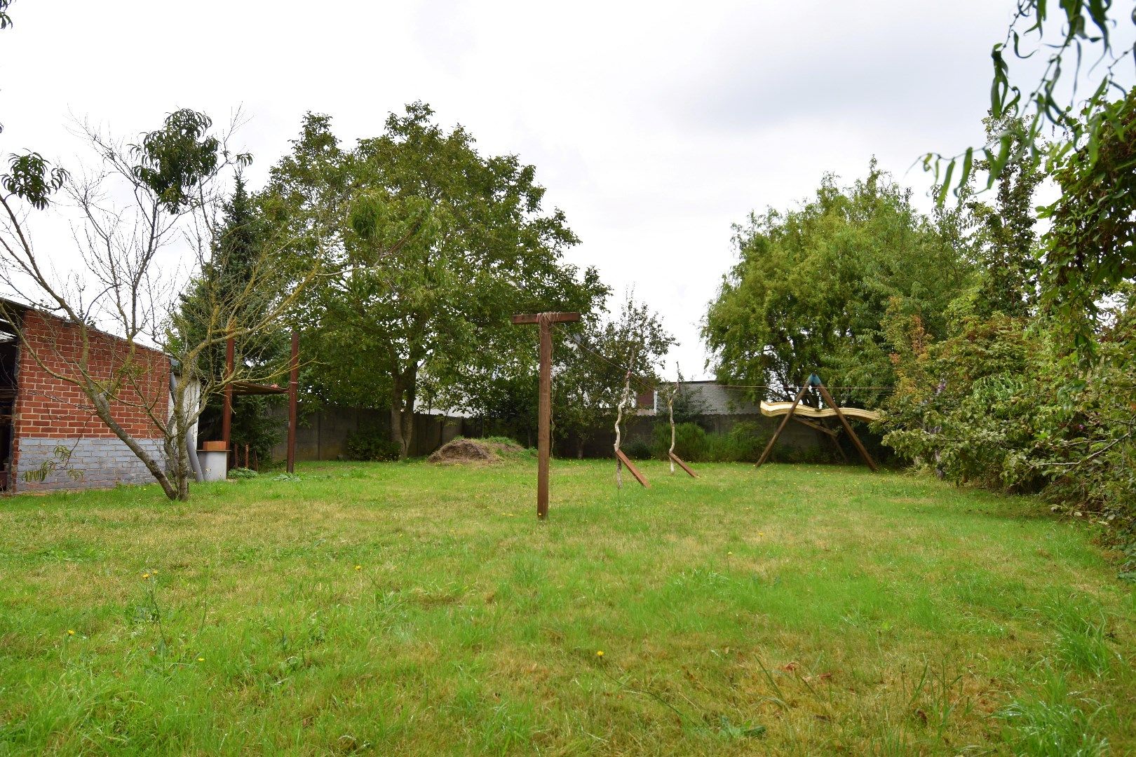 Ruime gezinswoning met 4 slaapkamers en énorm veel potentieel te koop in Gullegem foto 14