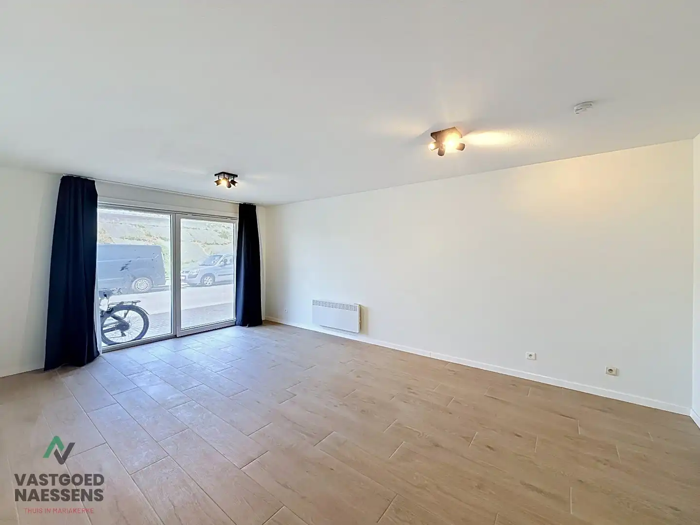 GELIJKVLOERSE STUDIO VLAKBIJ ZEEDIJK foto 2