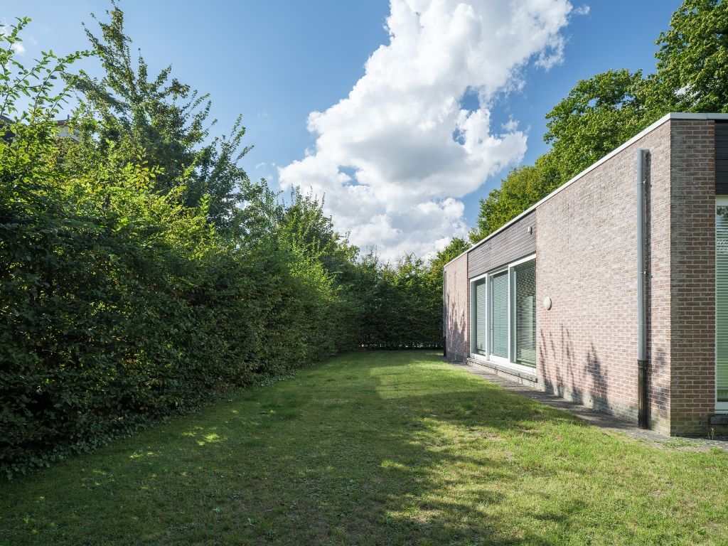 Vrijstaande villa (te renoveren) op slechts 50 meter van de Leie foto 8