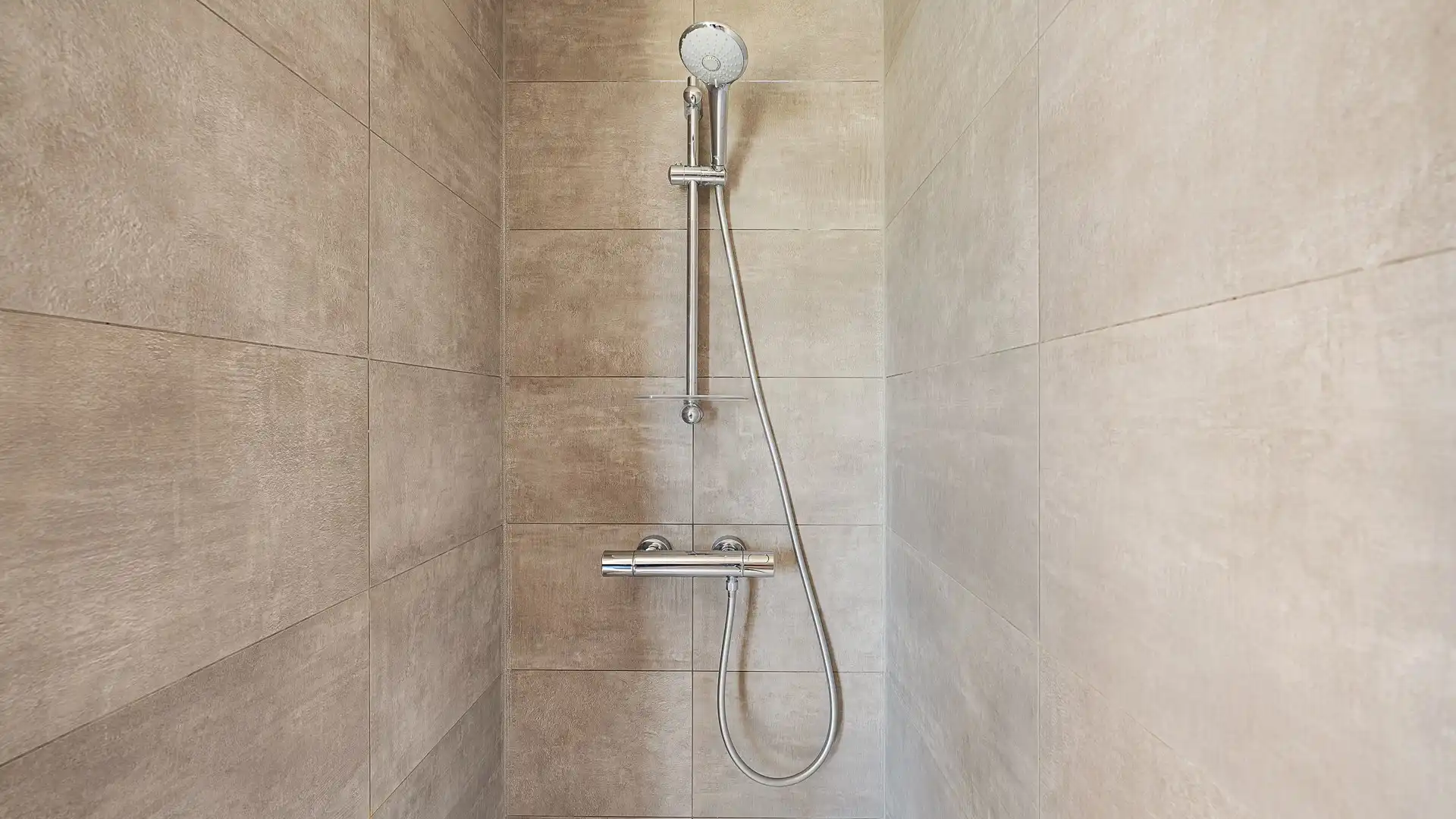 Ruime, stevige gezinswoning met 5 kamers en garage foto 24