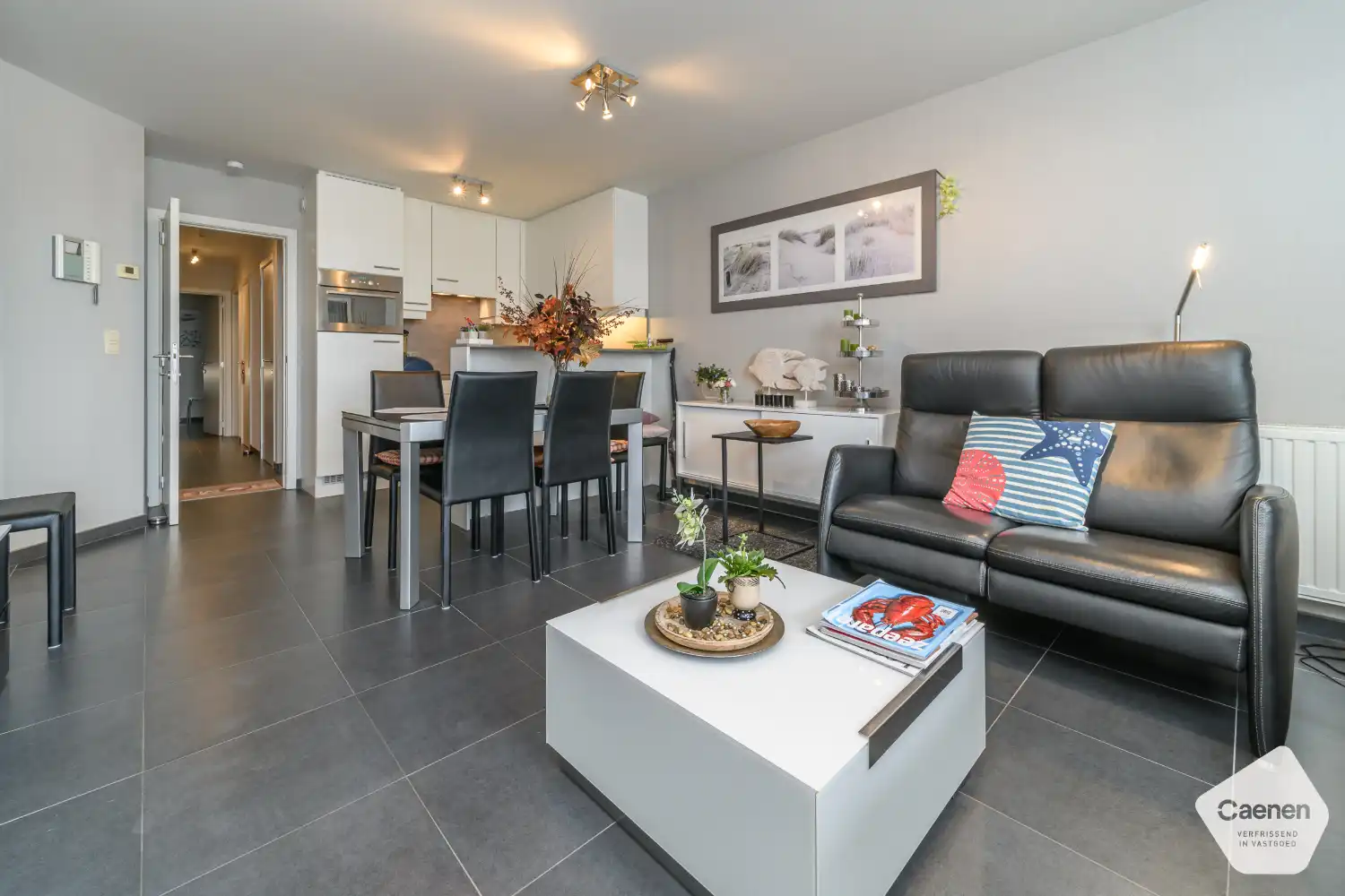 Instapklaar 2-slaapkamerappartement met zuidgericht terras nabij zee foto 3