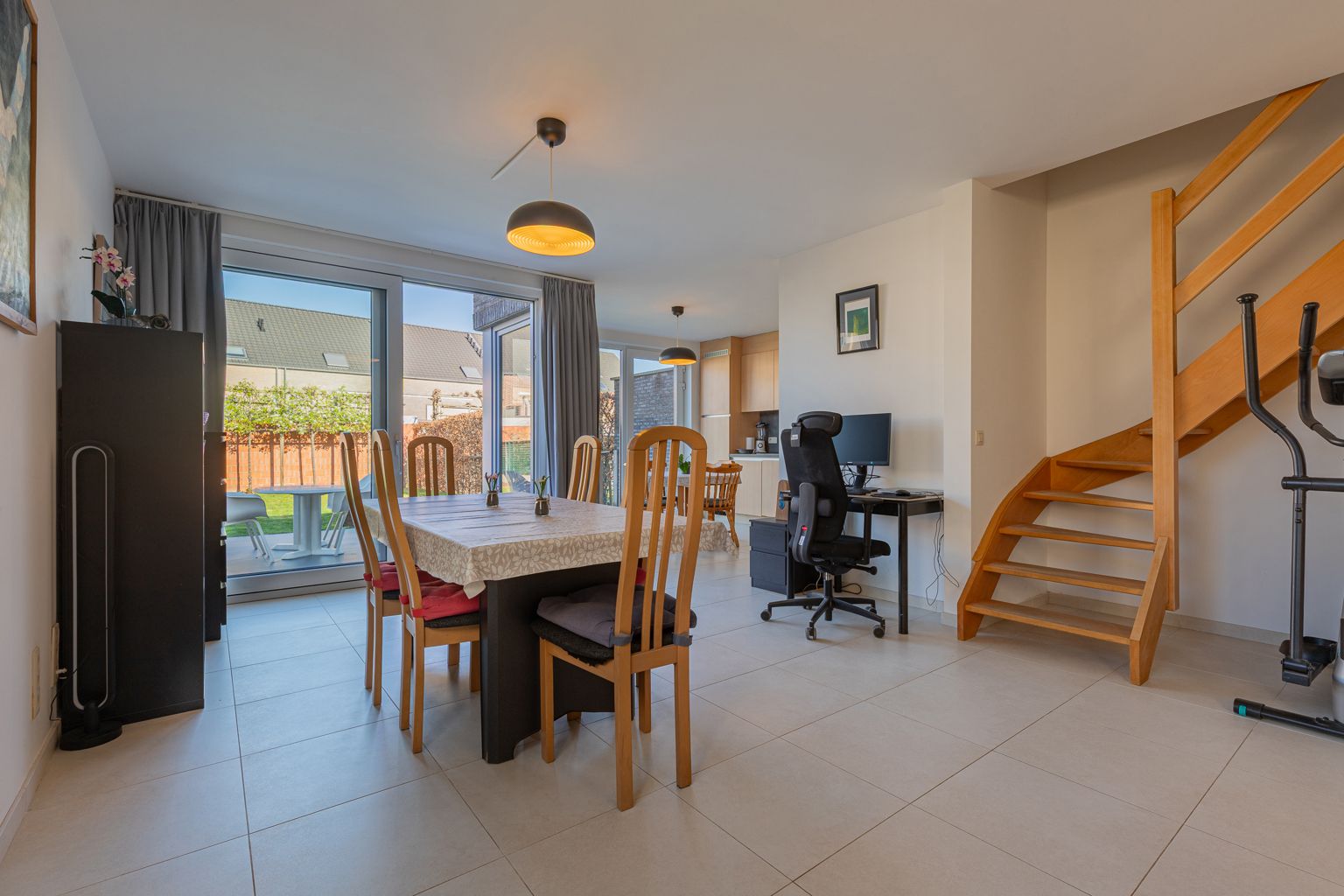 Recente driegevel woning in doodlopende straat! foto 4