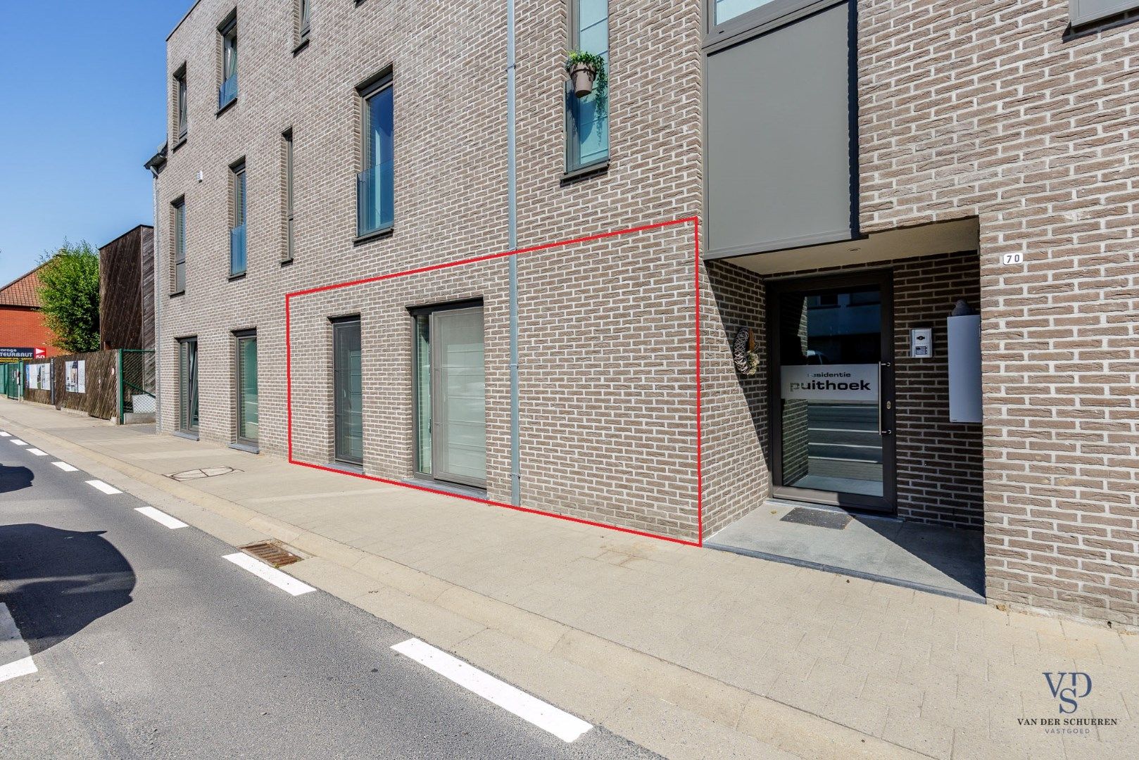 Gelijkvloers 2 slpk-appartement met terras foto 2
