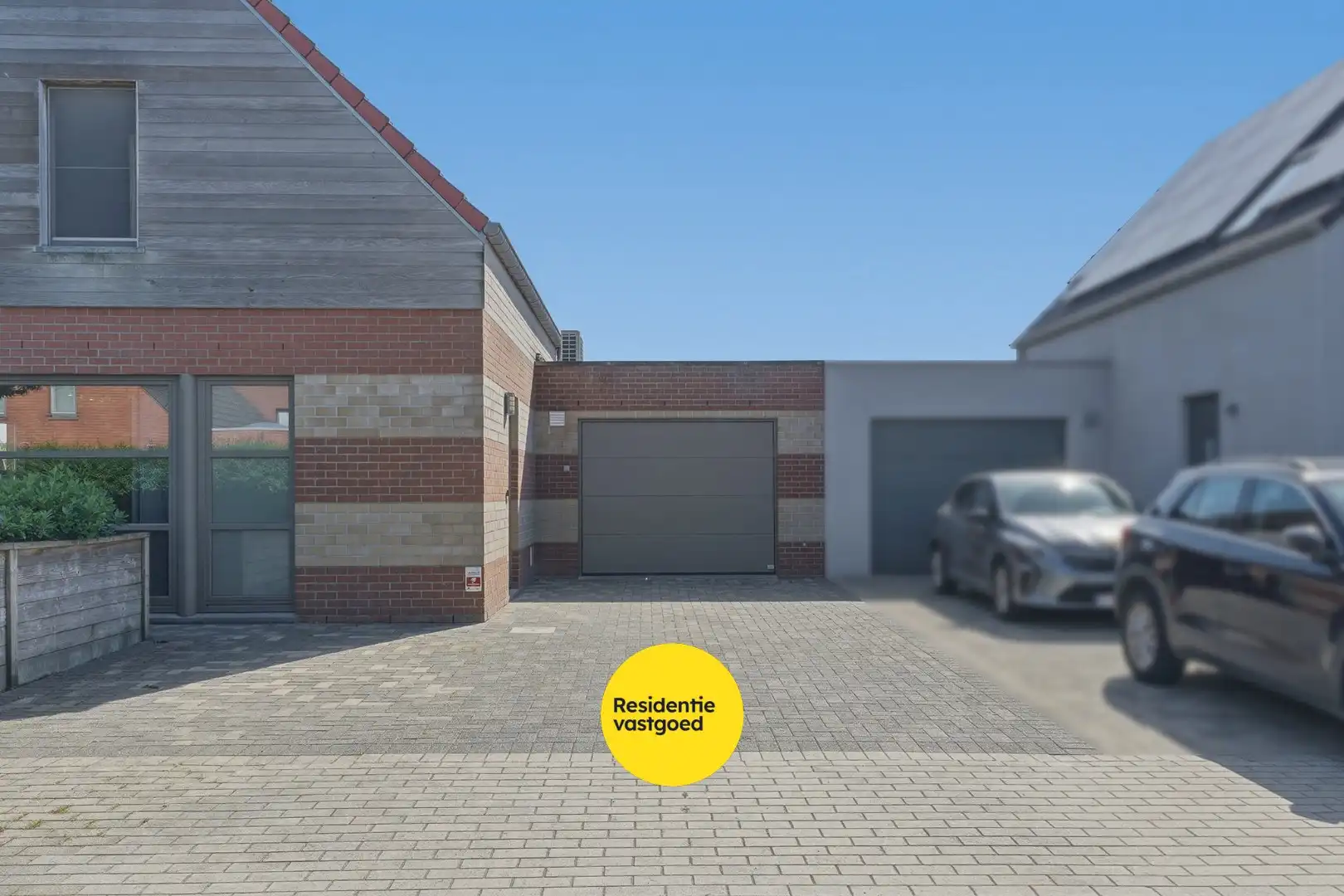 Instapklare halfopen bebouwing met 3 slaapkamers en zwembad foto 24