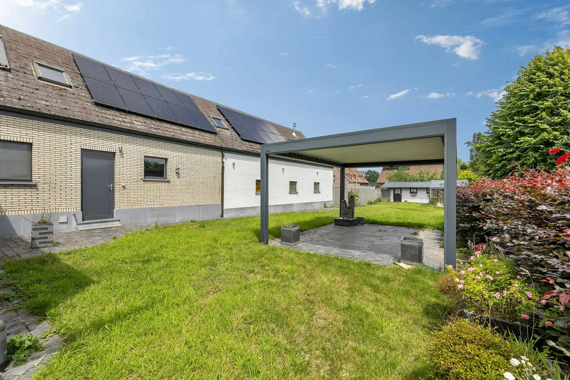 UNIEKE BUITENKANS! Instapklare bungalow met loods/bouwgrond foto 5
