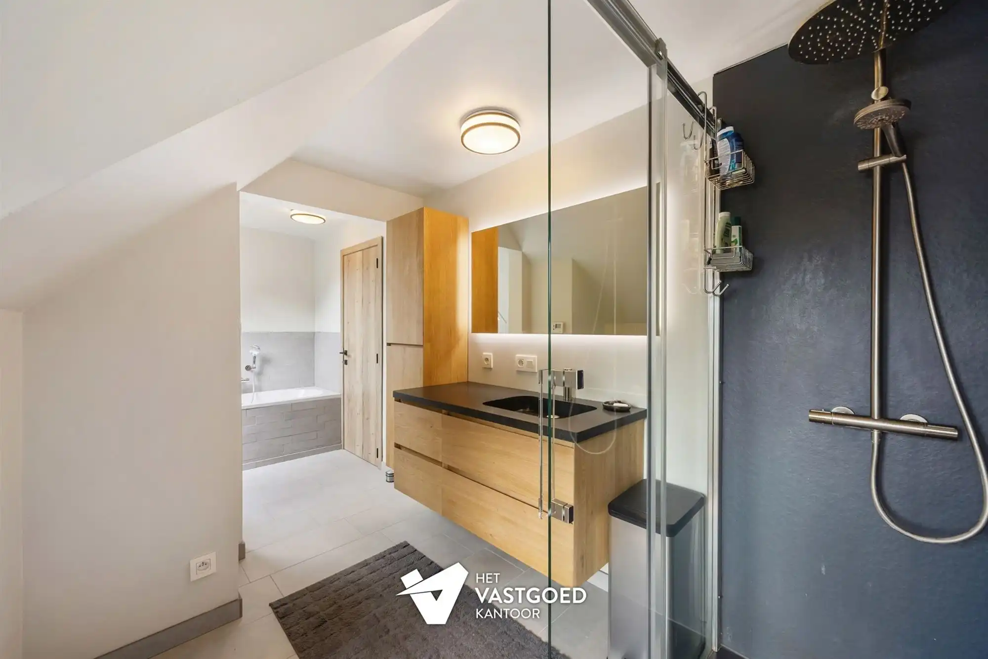 PERFECT ONDERHOUDEN WONING MET 6 SLAAPKAMERS EN WERKHUIS/GARAGE IN GROENE OMGEVING TE VIVERSEL foto 25