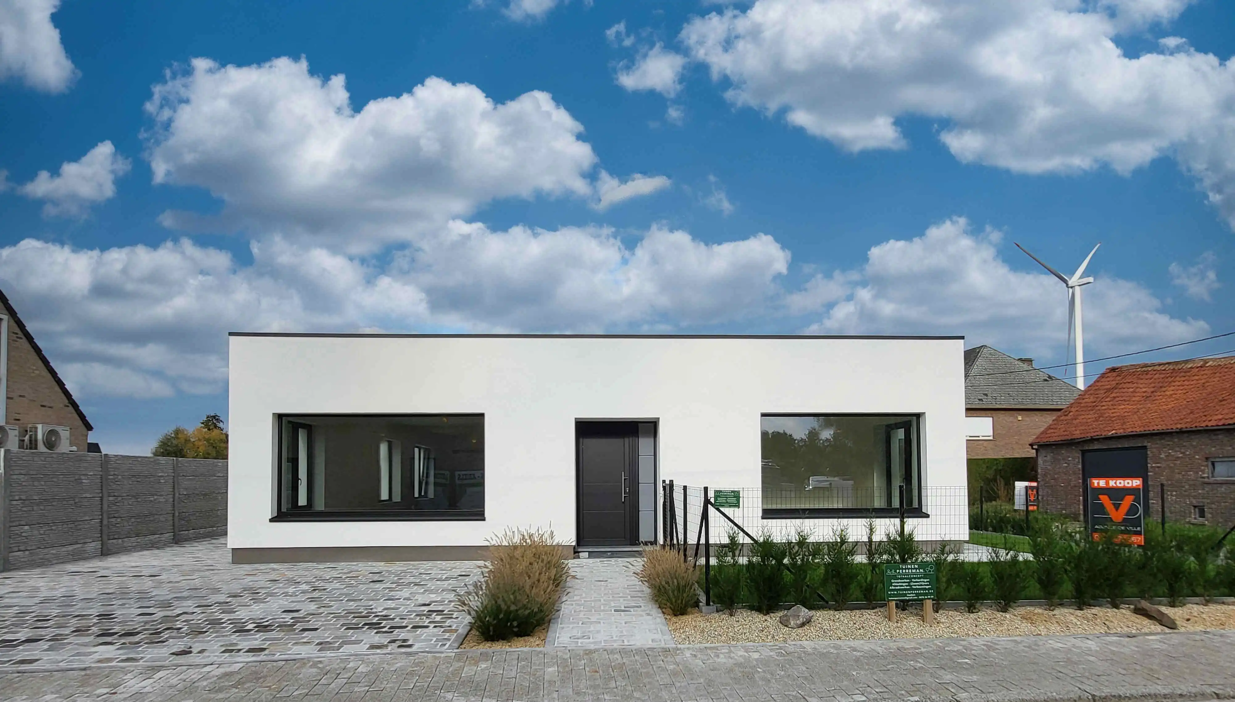 Volledig gerenoveerde, energiezuinige bungalow op 556m² met prachtig aangelegde tuin. Topper! foto 4