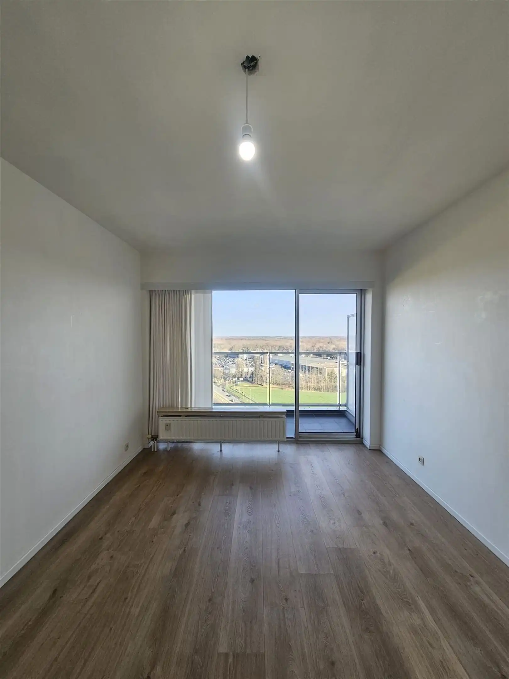 Appartement met prachtig uitzicht en veel lichtinval gelegen op de 15de verdieping. foto 7