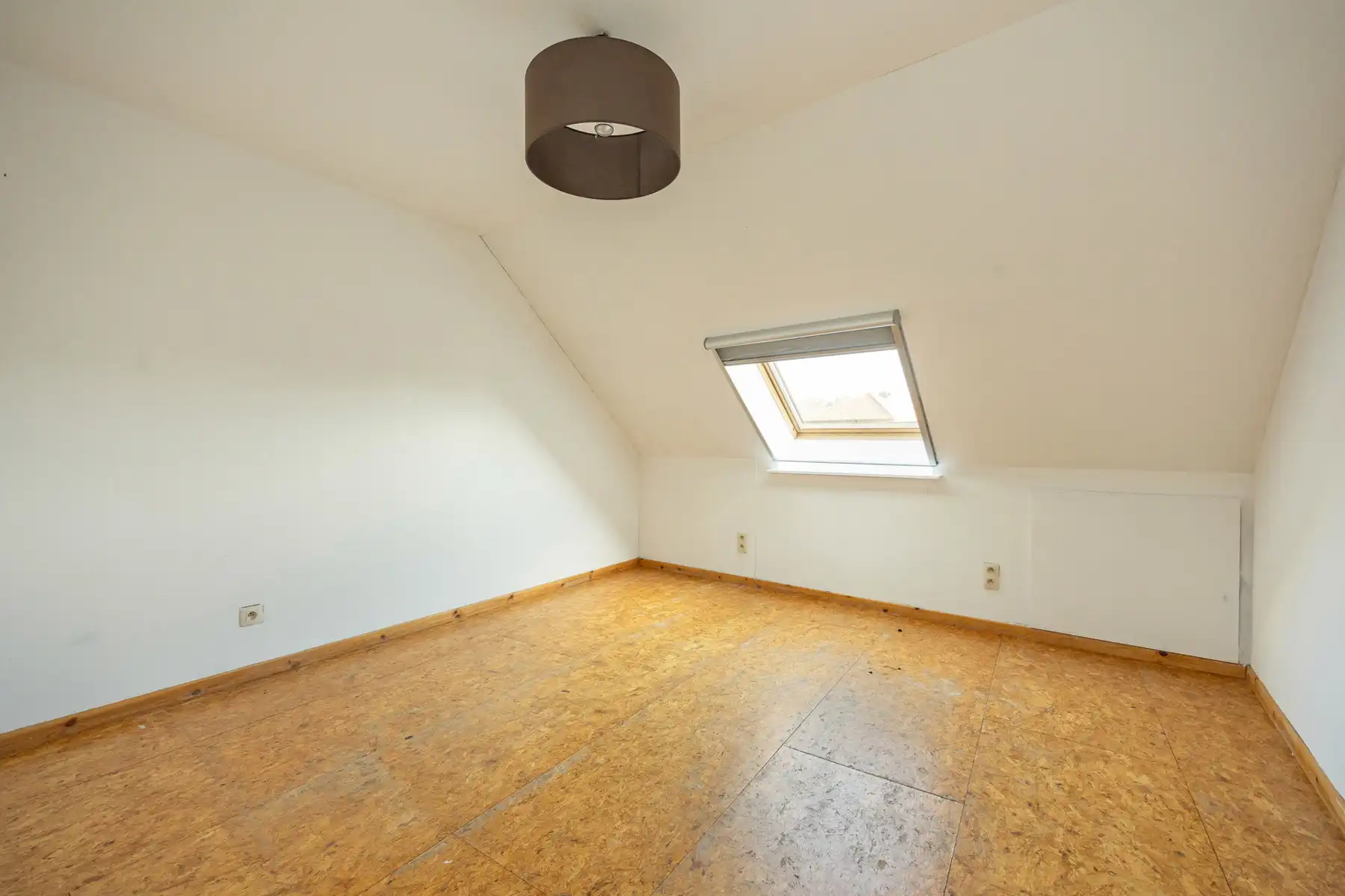 Woning met handelspand (voorheen restaurant) op een perceel van 2.128 m². foto 22