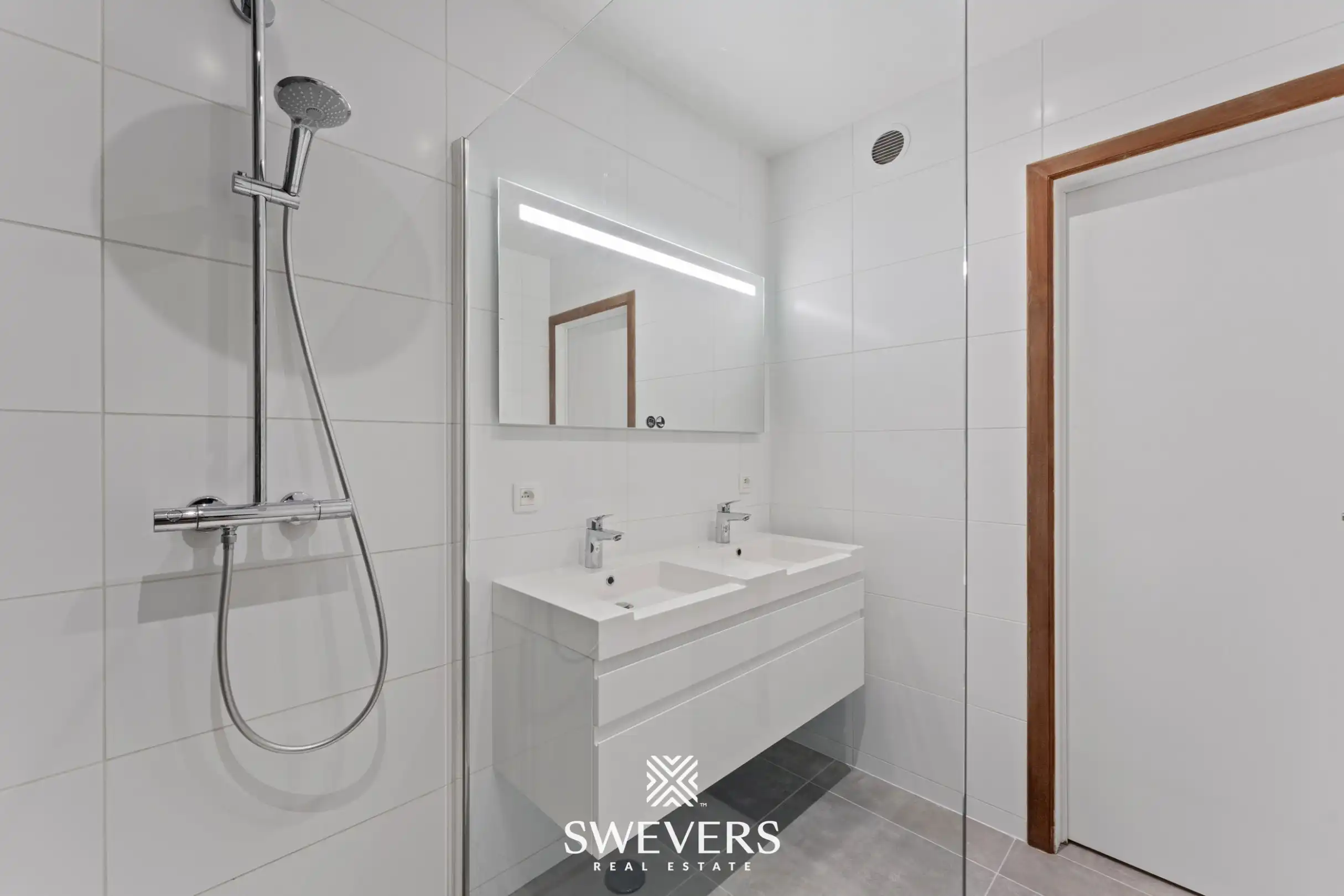 Instapklaar 2-slaapkamer appartement met autostaanplaats in hartje Tongeren   foto 16