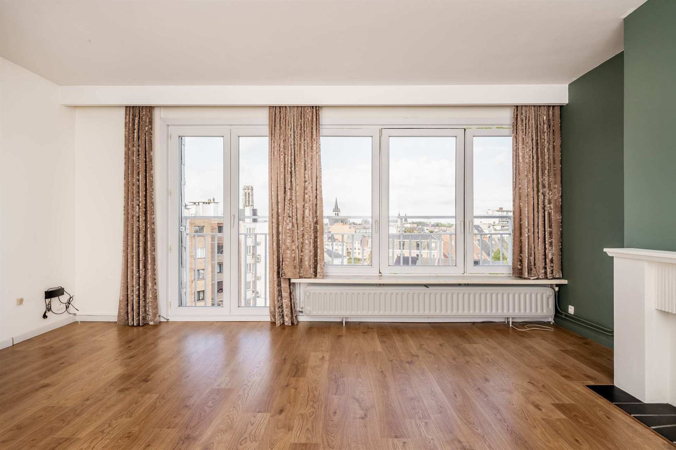 Ruim 3 slaapkamer appartement met prachtig uitzicht foto 2