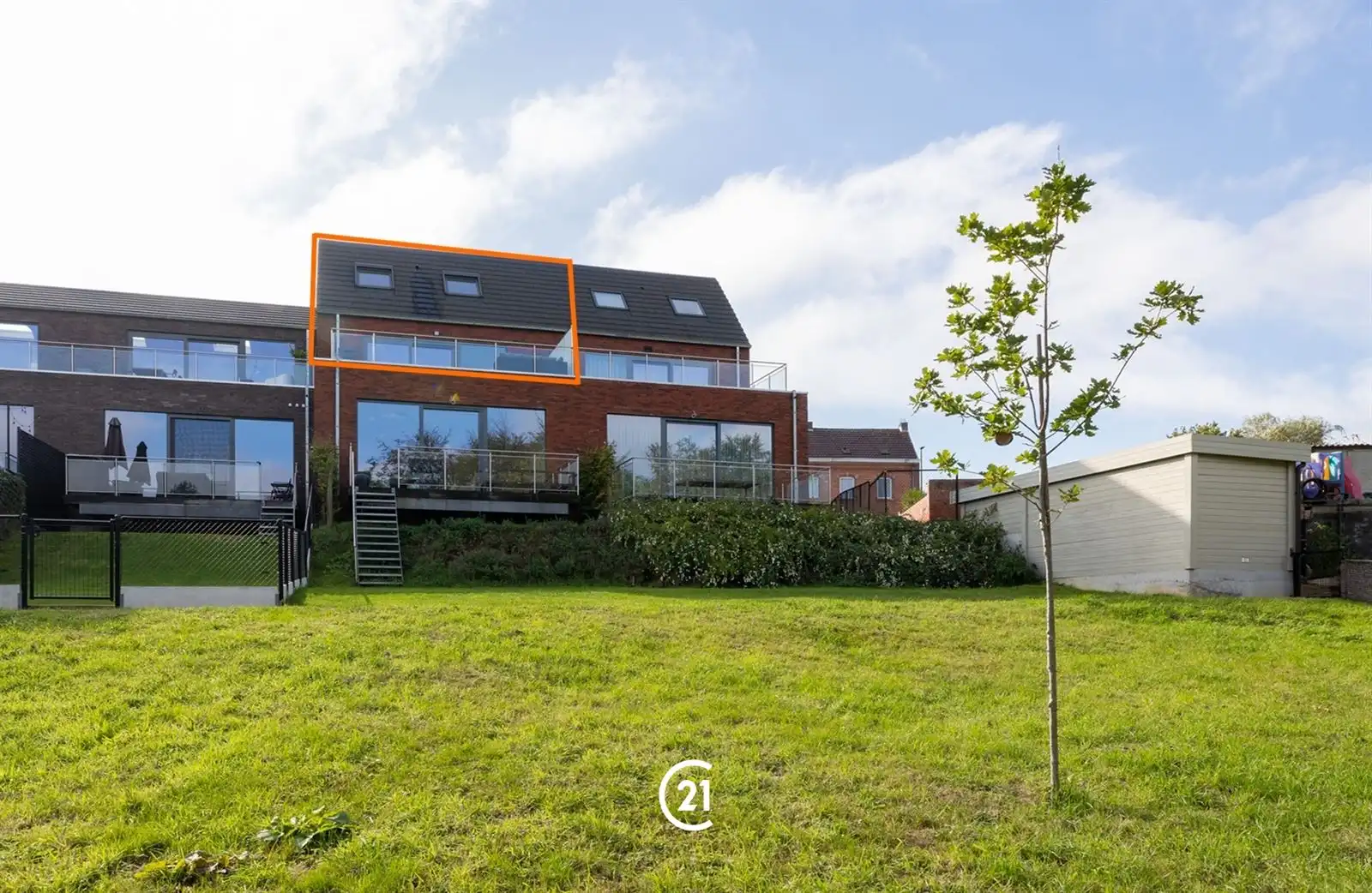 Prachtig duplexappartement met 3 kamers en groot terras met subliem uitzicht foto {{pictureIndex}}