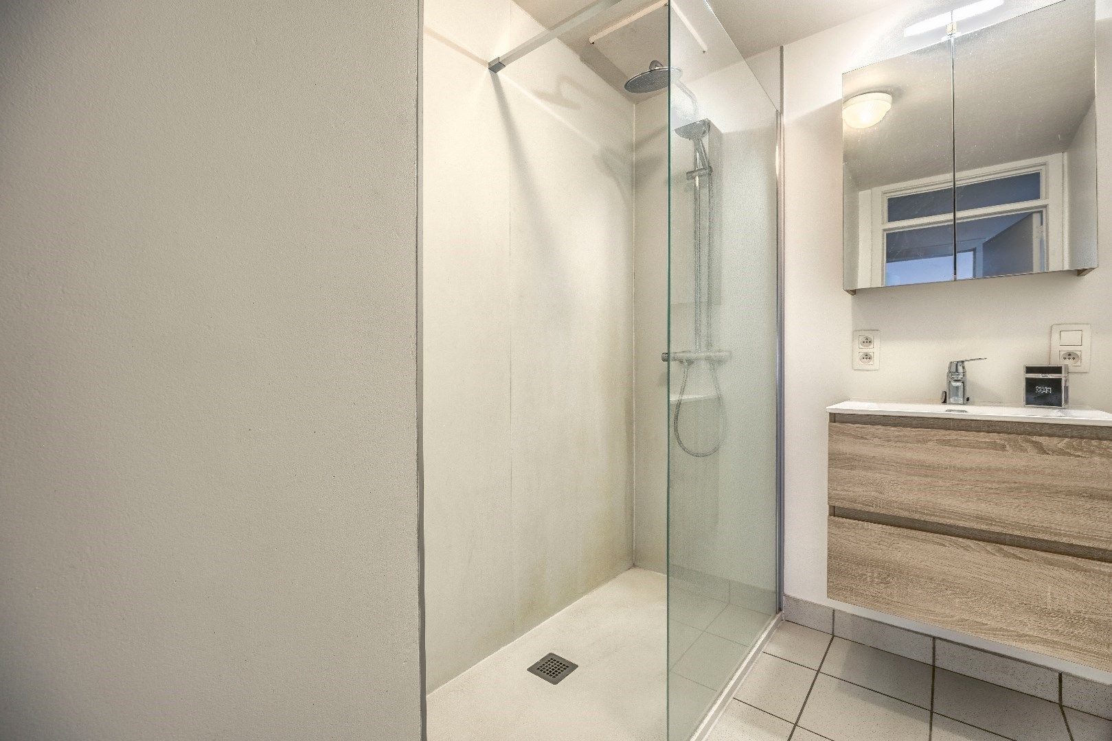 Instapklaar tweeslaapkamerappartement vlakbij de zeedijk. foto 11