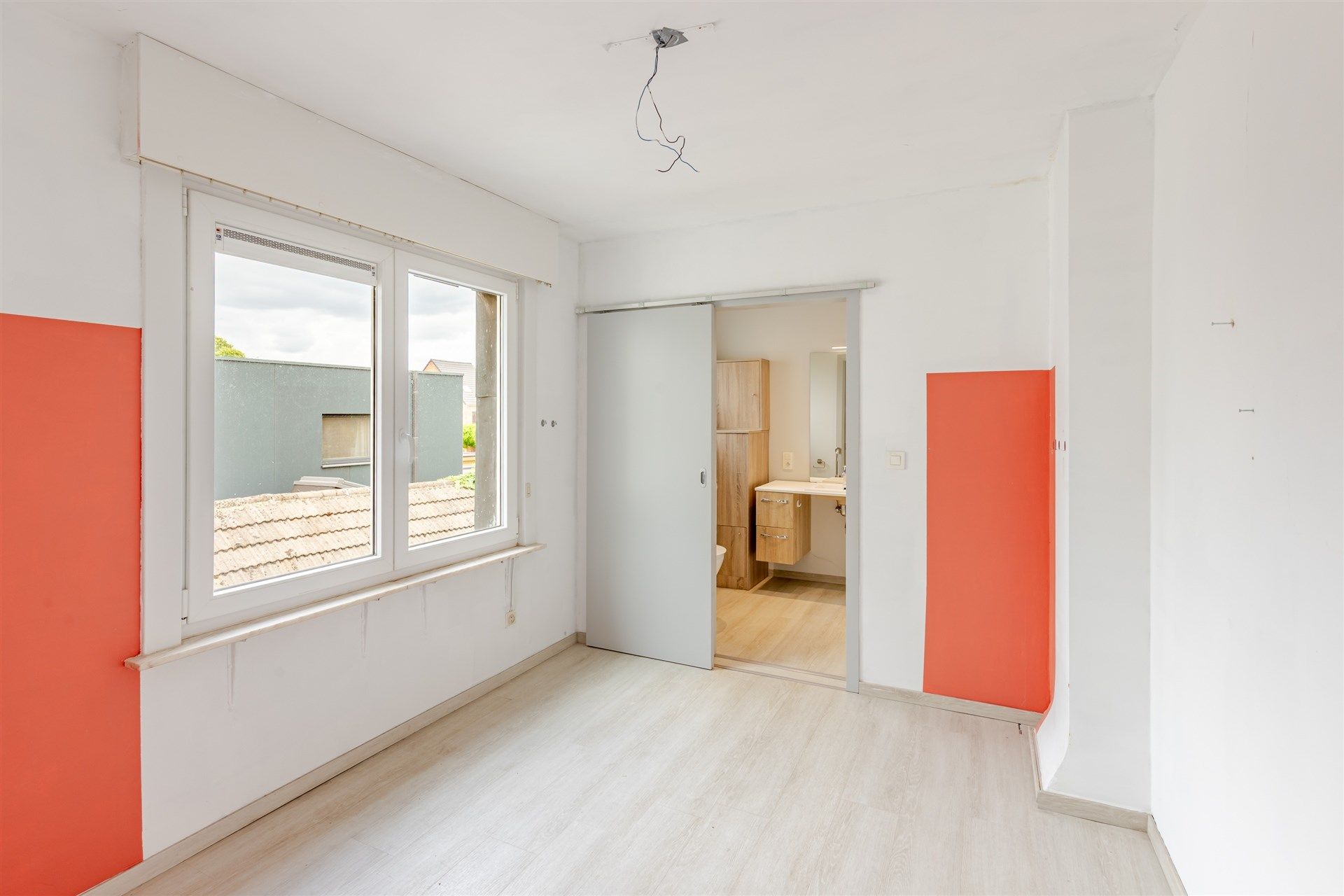 Te renoveren dubbelwoning met veel potentieel foto 18
