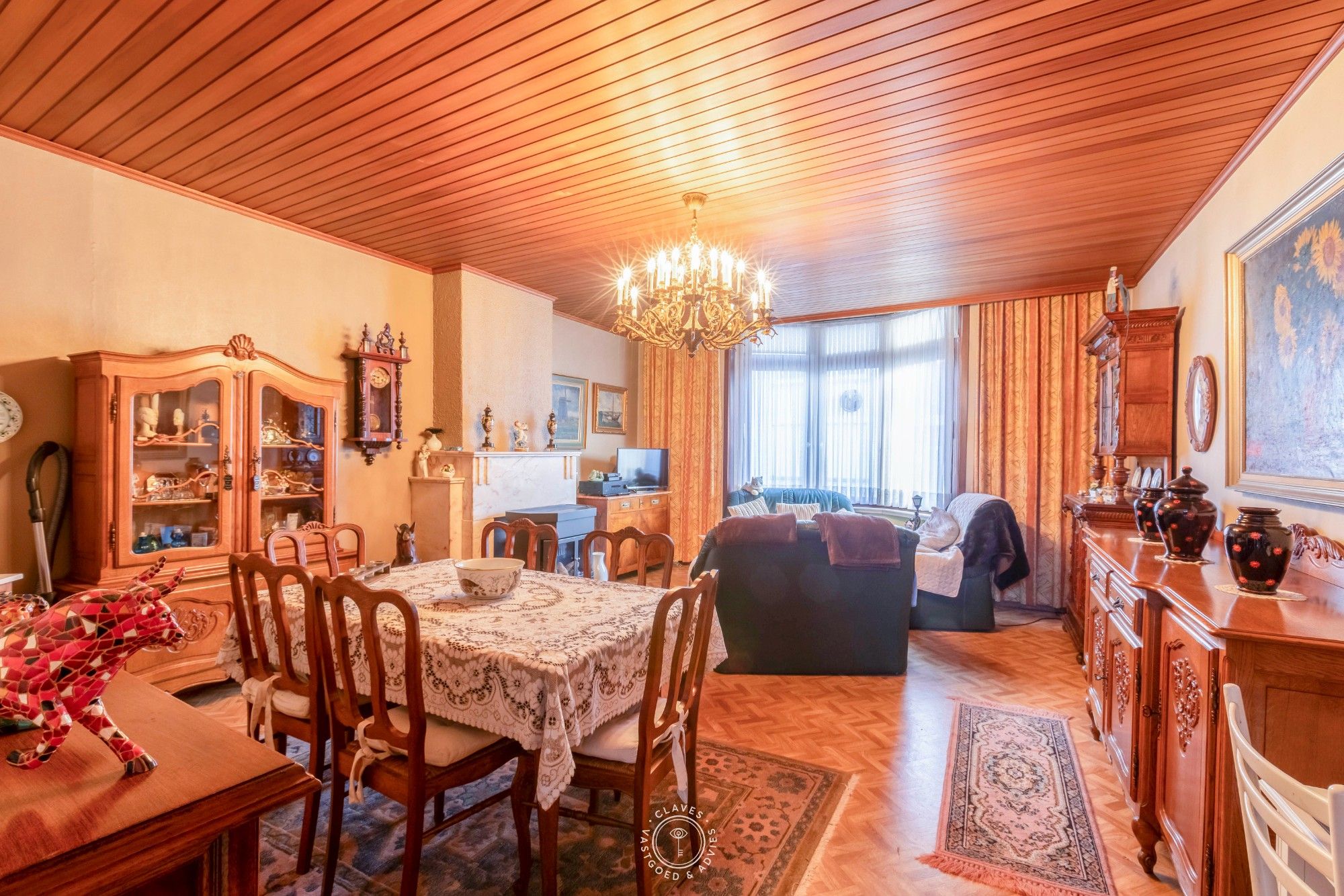 Art-deco woning met handelsruimte en garage foto 11